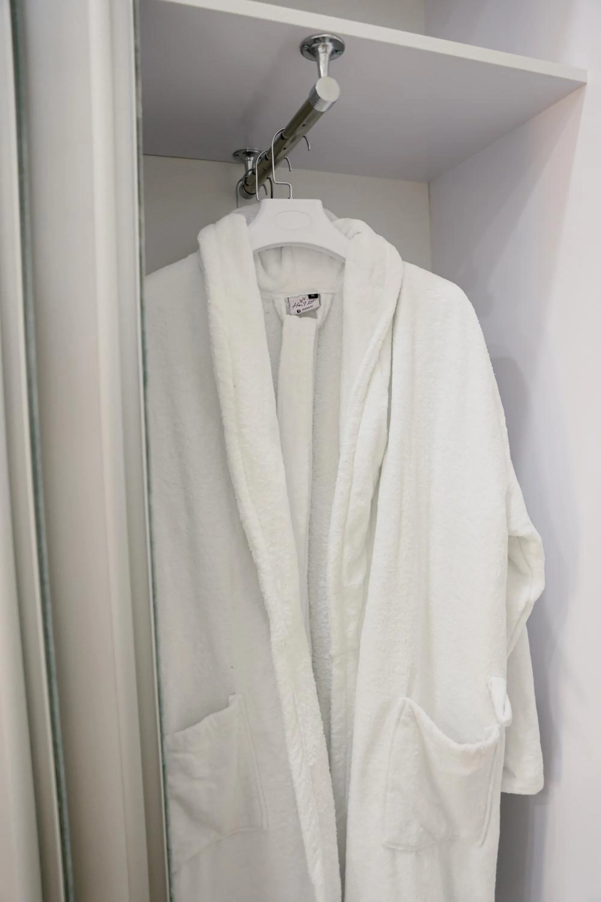 wardrobe in Ko'k Saroy Plaza Hotel