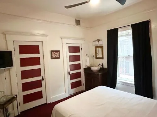 Bisbee Grand Hotel, Saloon, and Music Venue