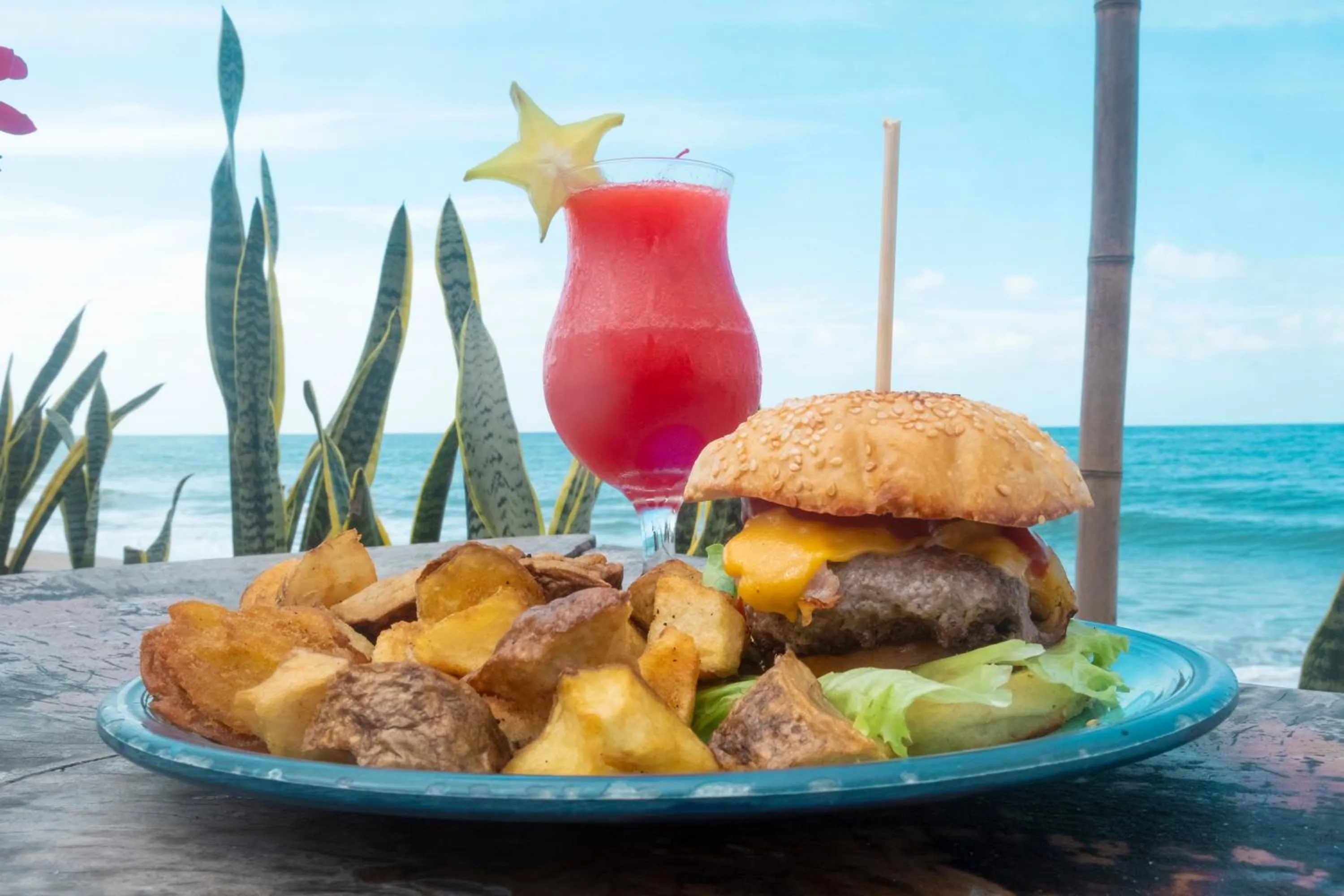 Restaurant/places to eat in Finca Escondida