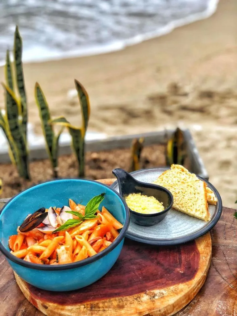 Restaurant/places to eat in Finca Escondida