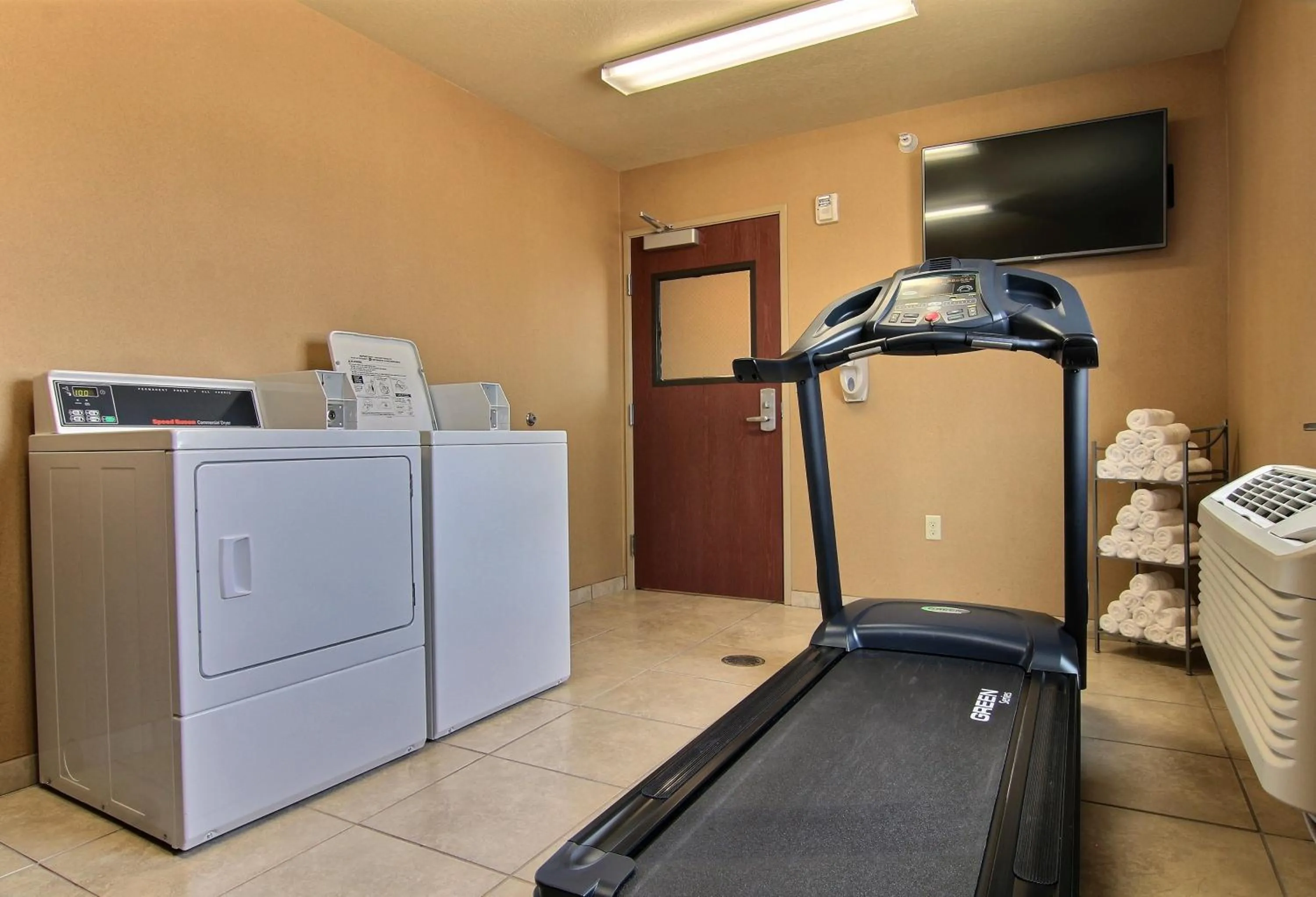 Fitness centre/facilities in Cobblestone Inn & Suites - Linton