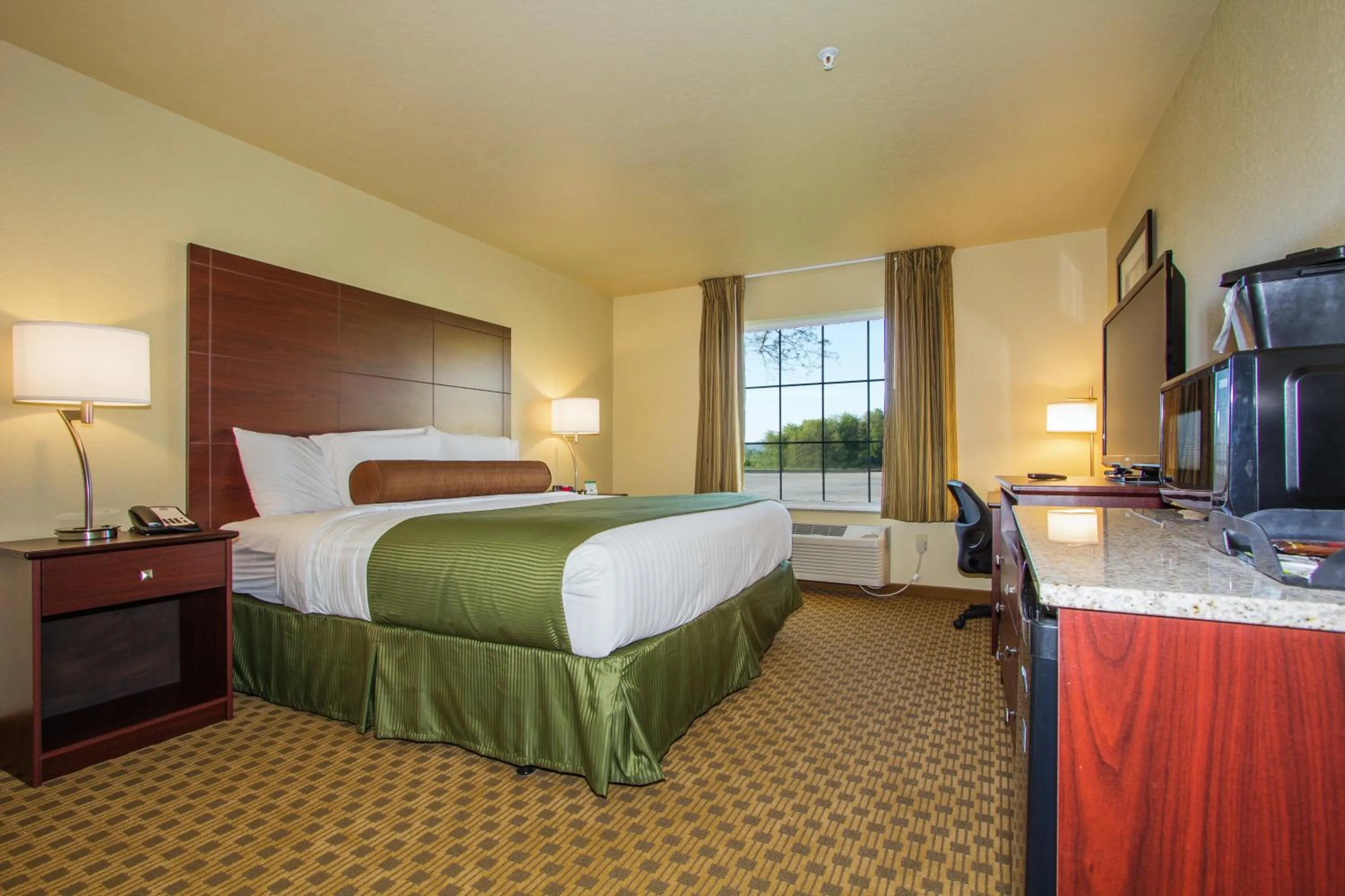 Bed in Cobblestone Inn & Suites - Linton