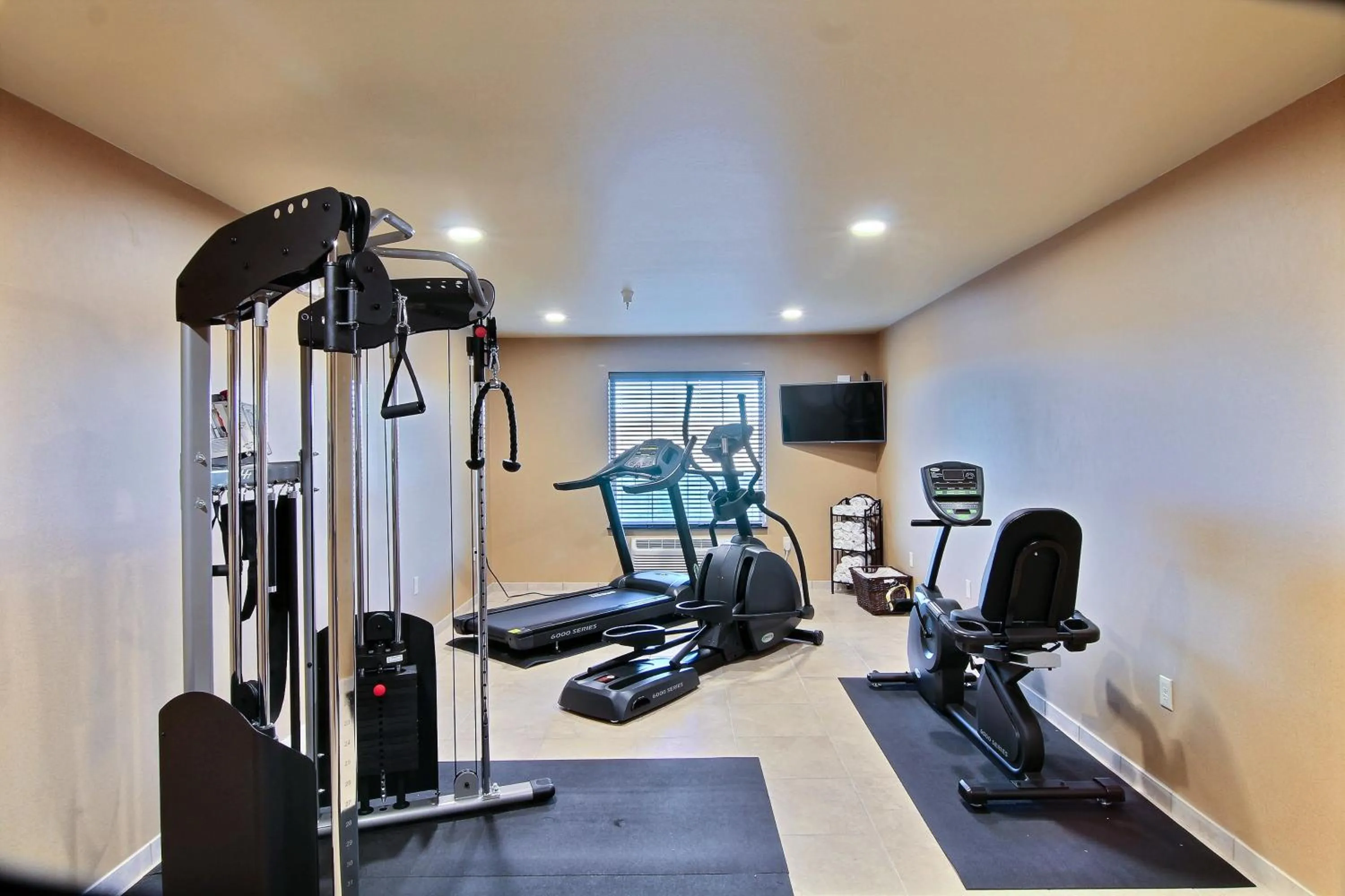 Fitness centre/facilities in Cobblestone Hotel & Suites - Beulah