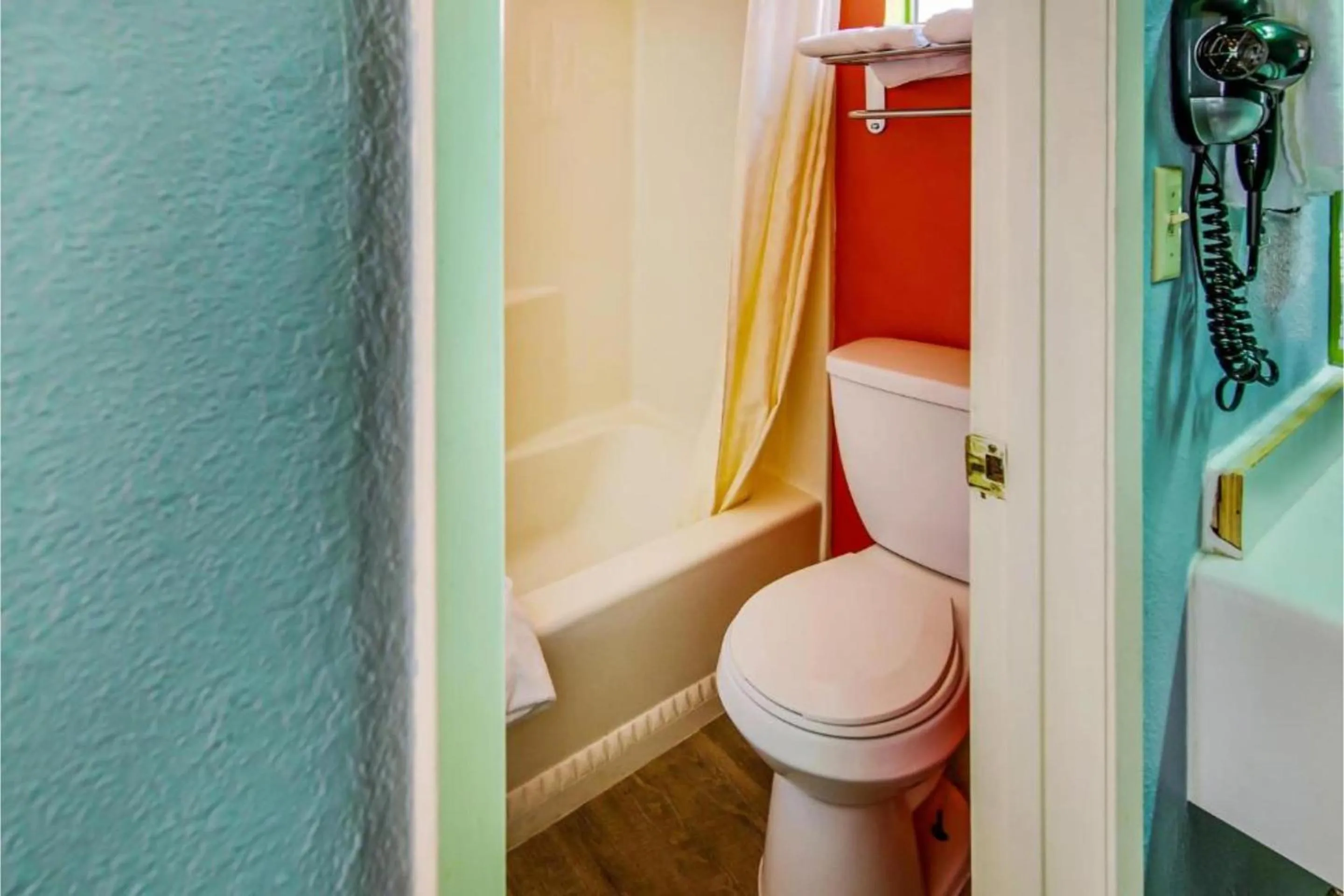 Bathroom in Hotel Europa Ridgecrest