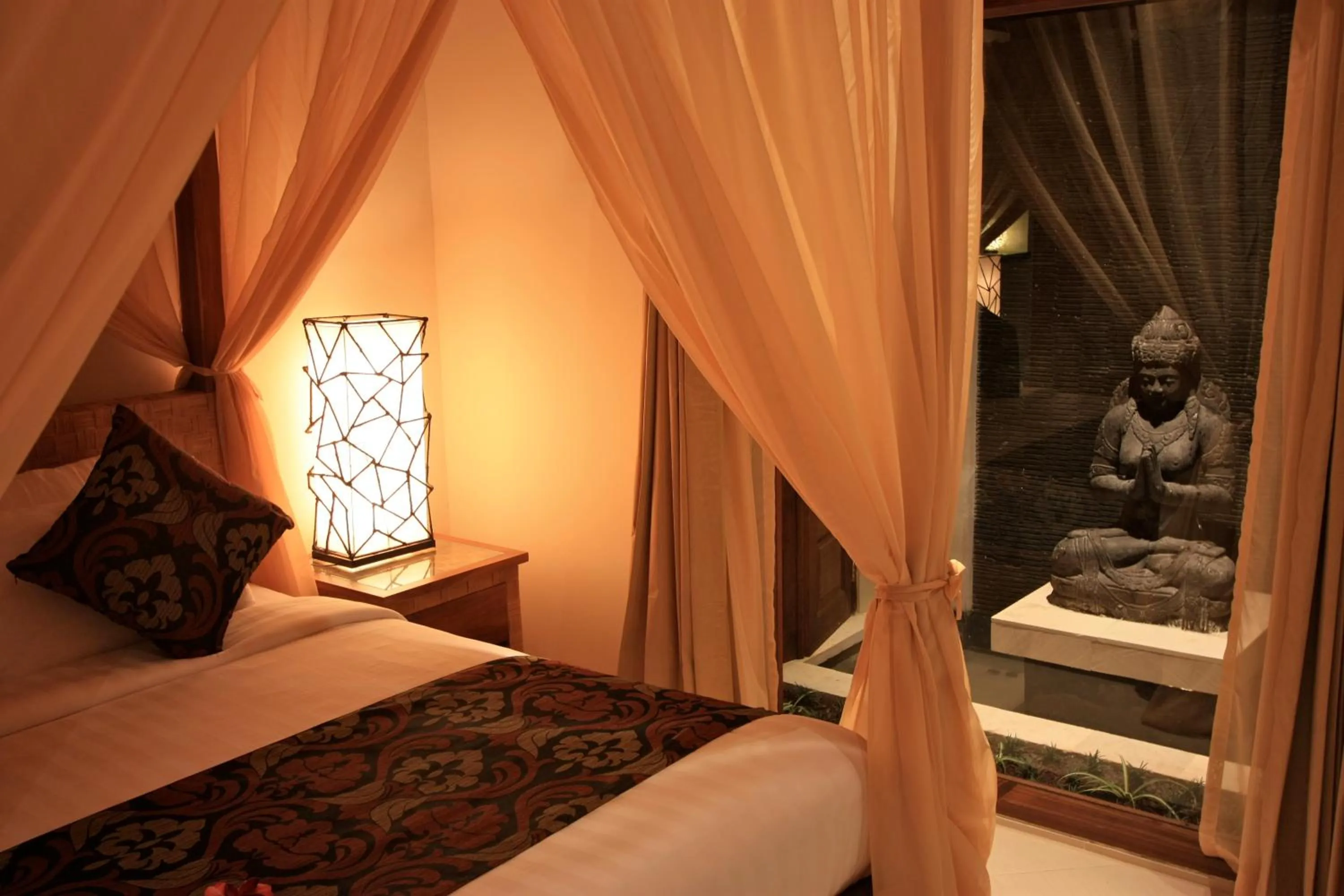 Bed in Villa Seriska Seminyak