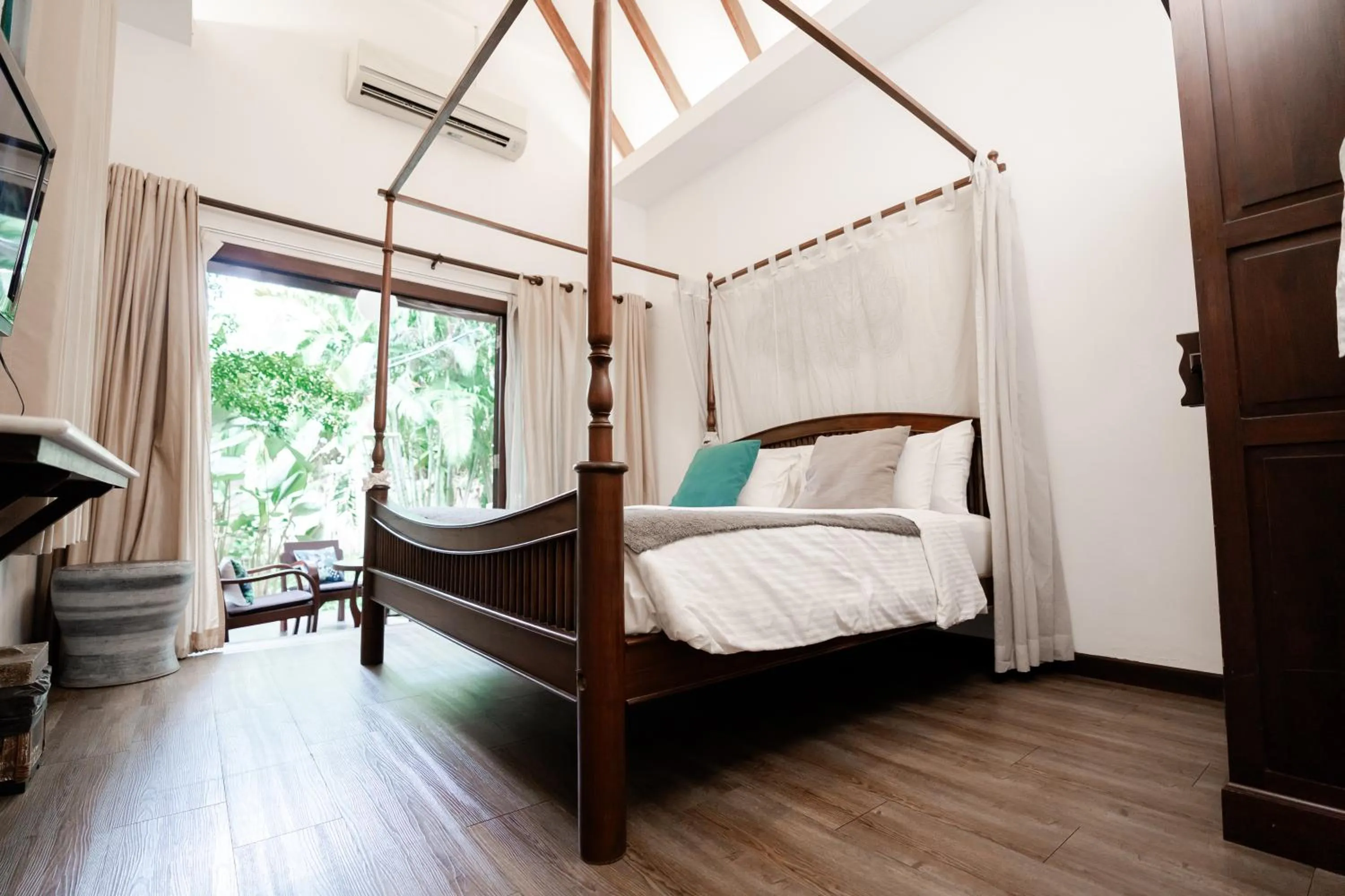 Bed in Tolani Southgate Villa Chiang Mai