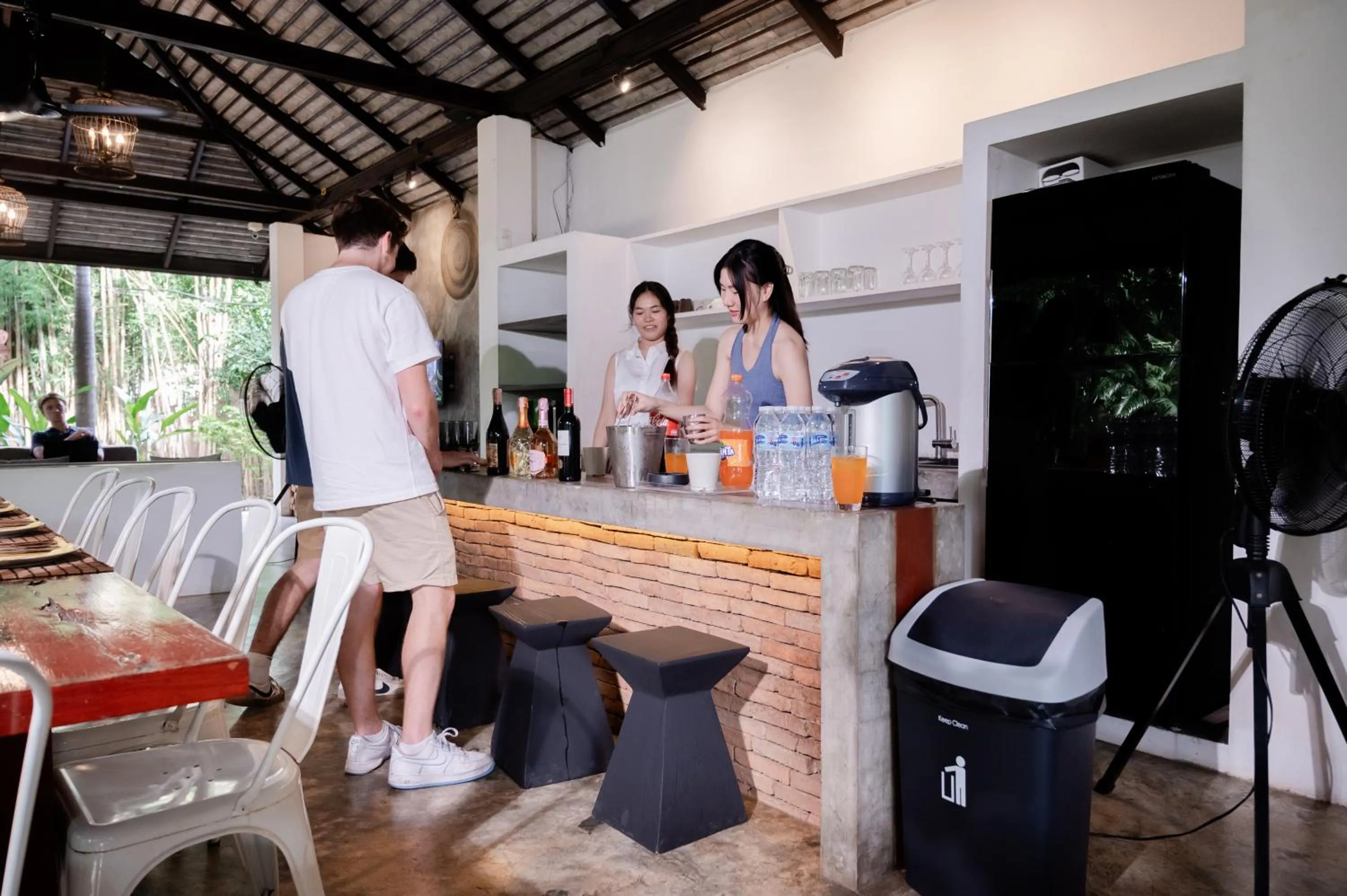 Restaurant/places to eat in Tolani Southgate Villa Chiang Mai