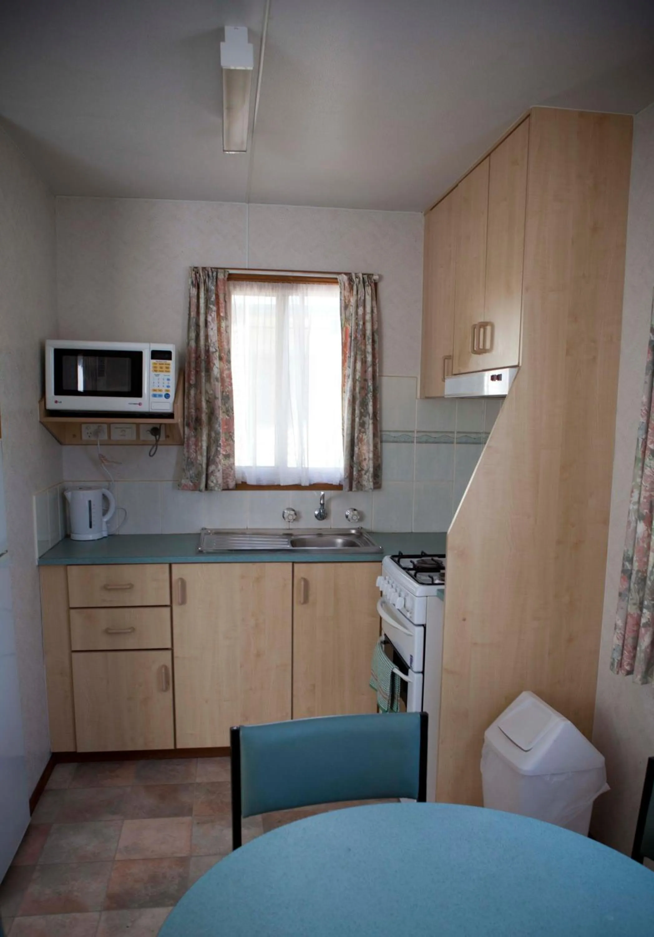 Kitchen or kitchenette in Strayleaves Caravan Park
