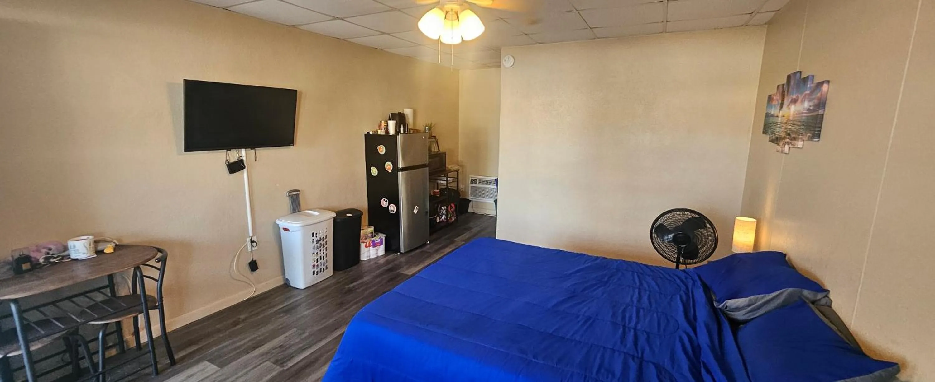 Bed in Sebastian Gardens Inn & Suites