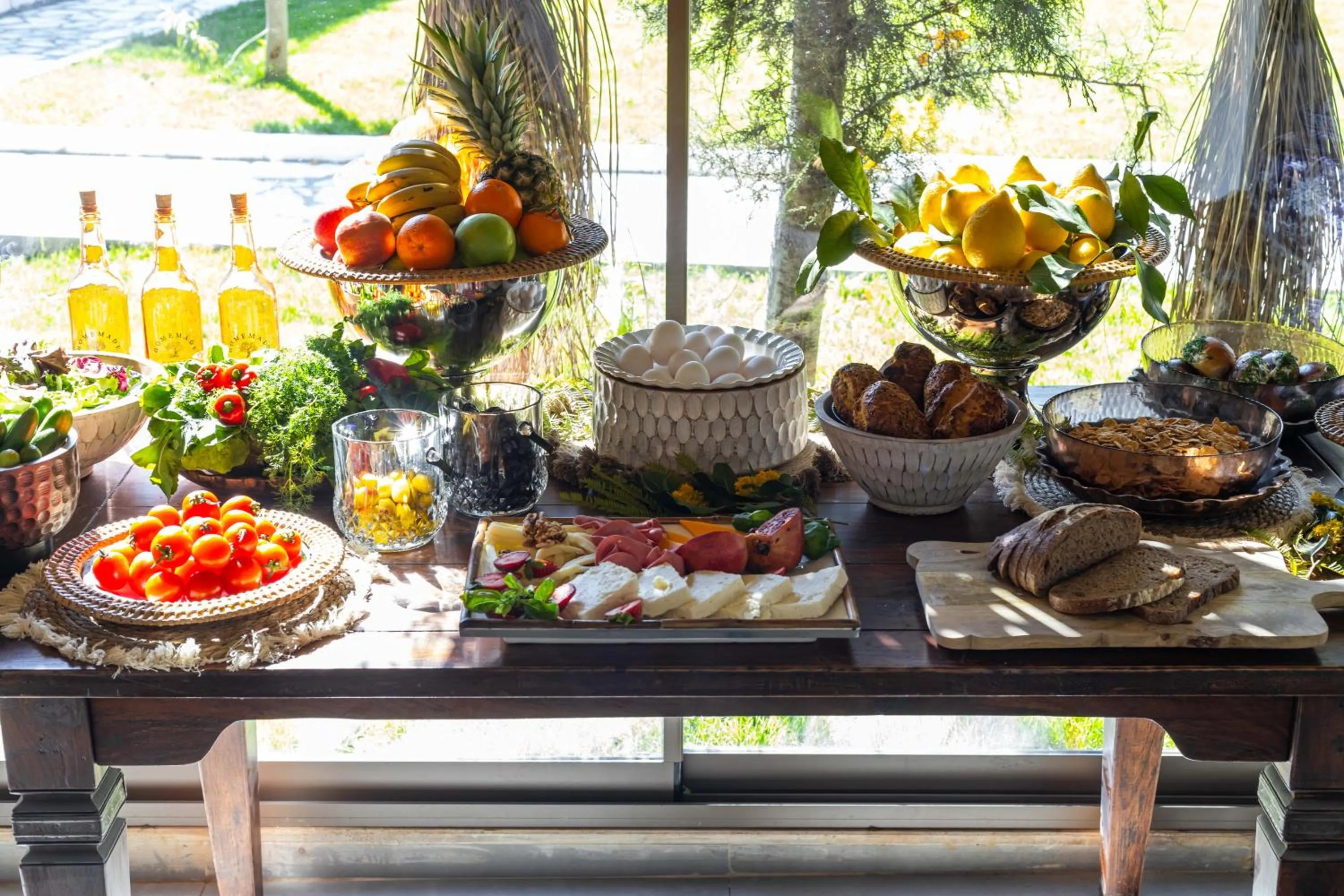 Breakfast in Ema Houses