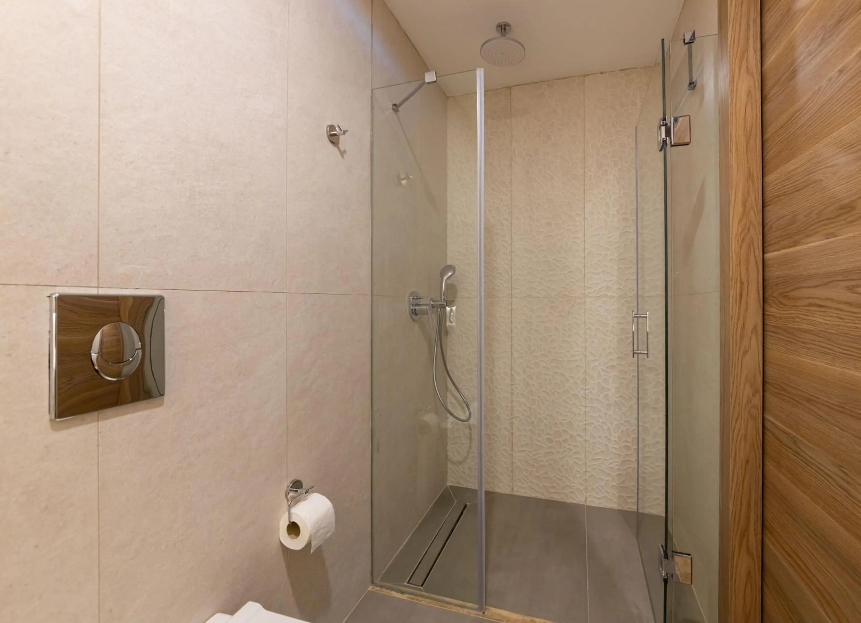 Shower in Ema Houses