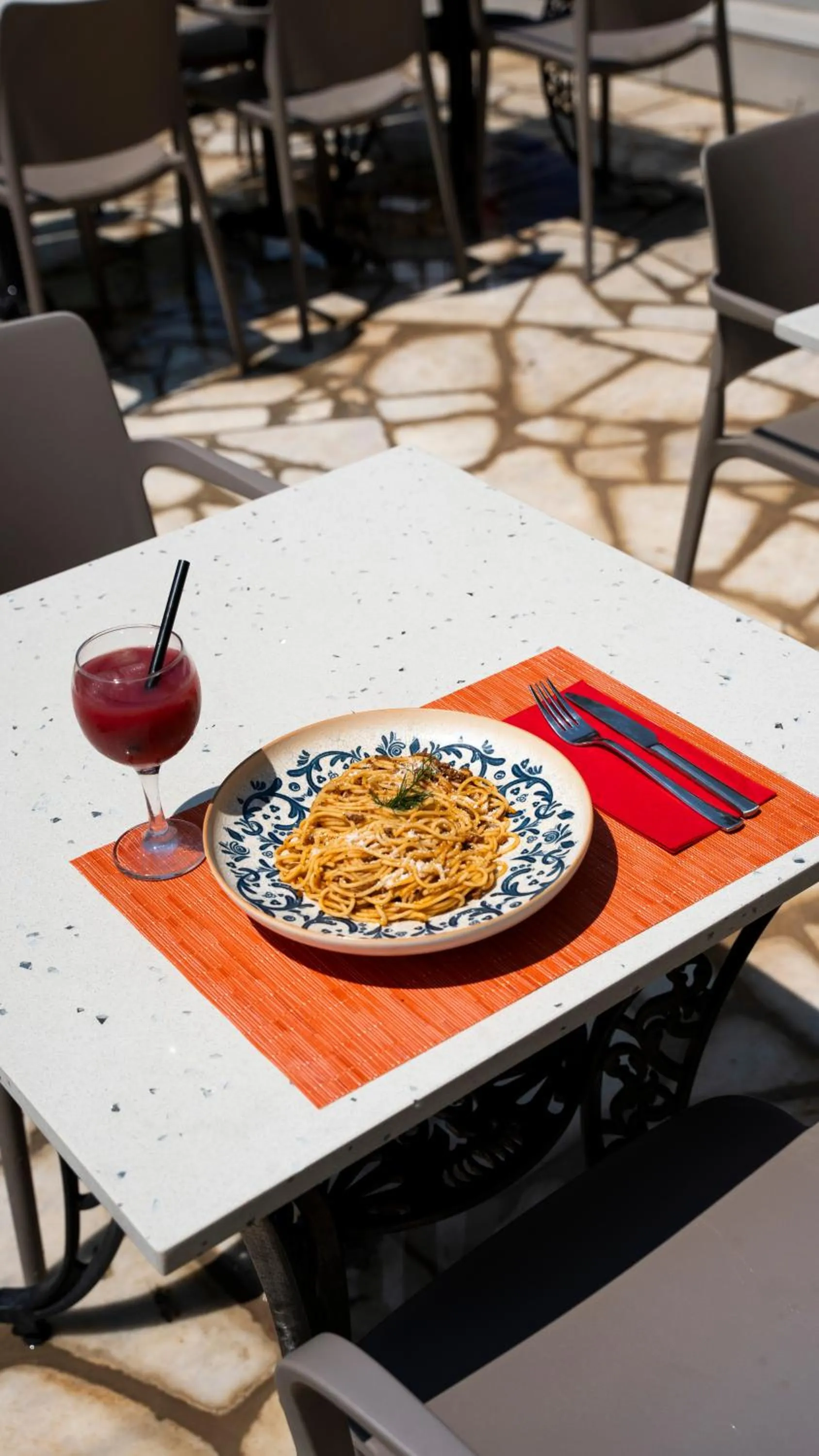 Restaurant/places to eat in Ema Houses