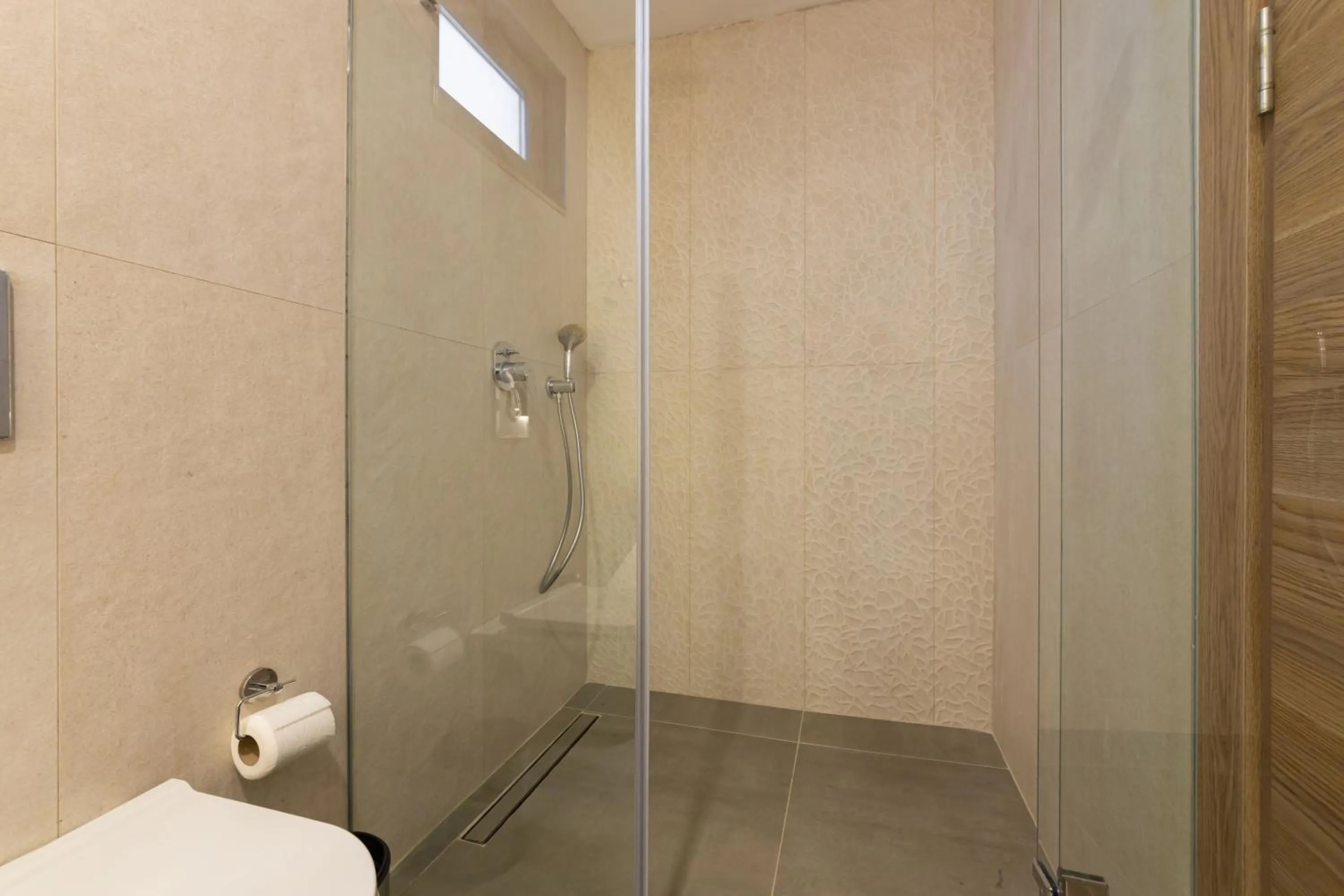 Shower in Ema Houses