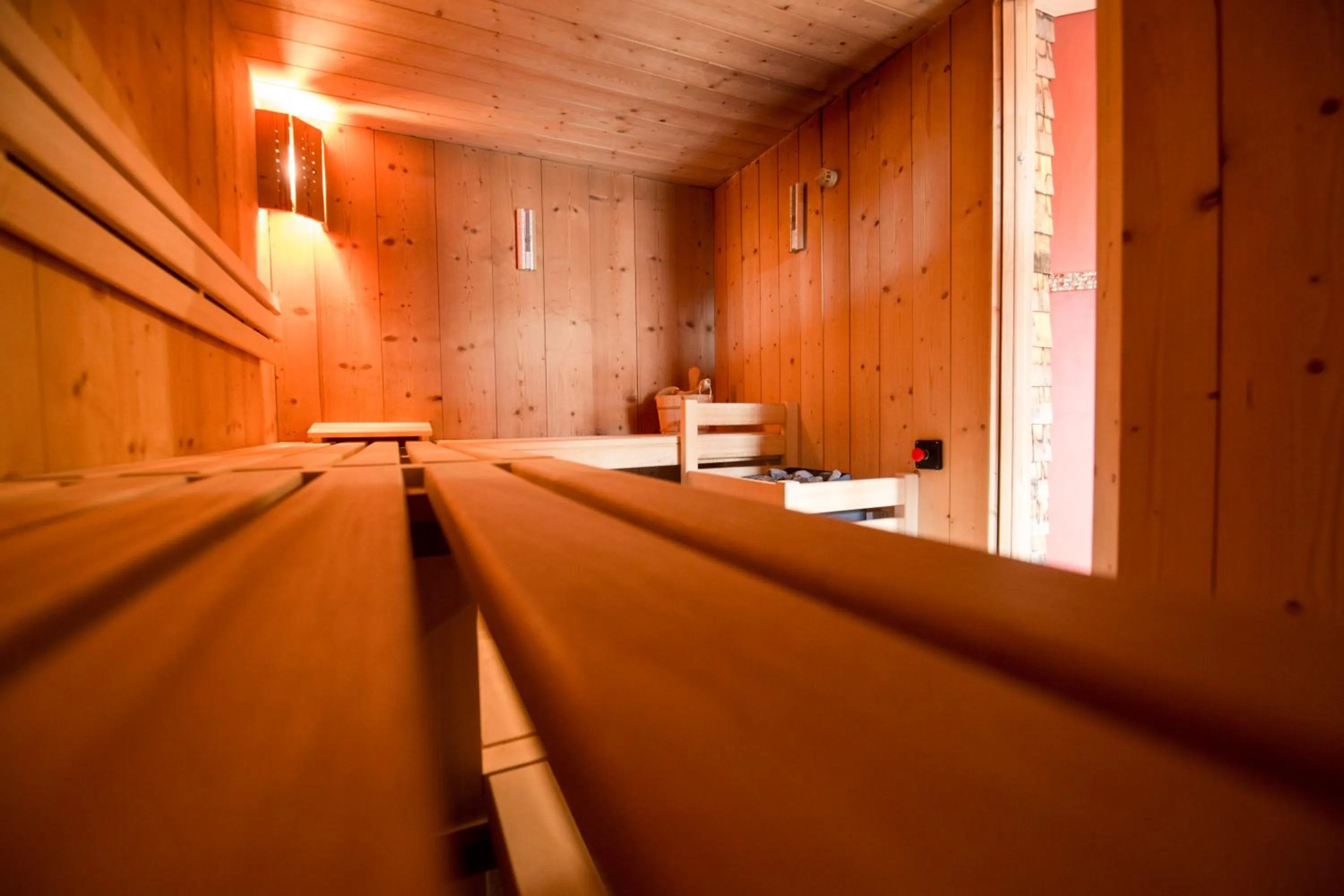 Facade/entrance in Hüttenhotel Husky Lodge