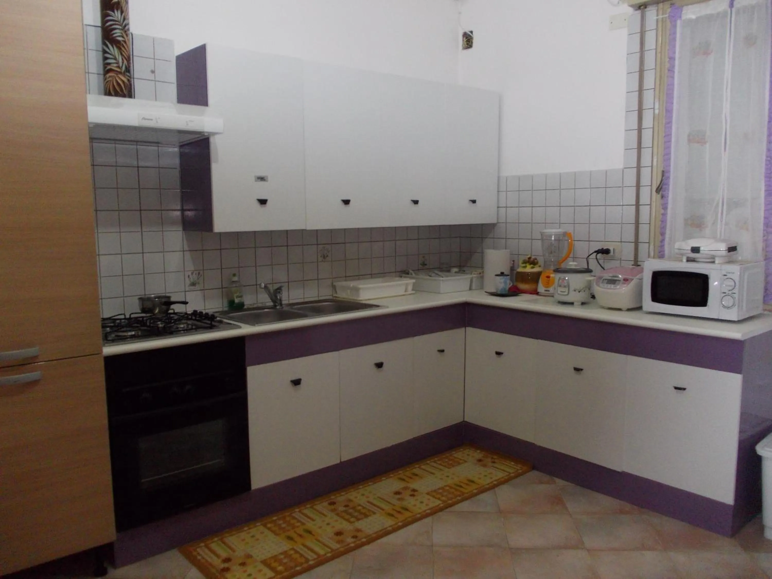 Kitchen or kitchenette in Big Brother Bed & Rooms