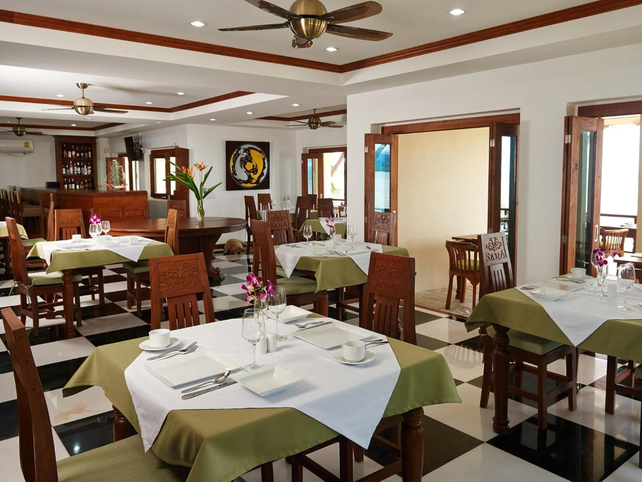 Restaurant/places to eat in Sara Beachfront Boutique Resort