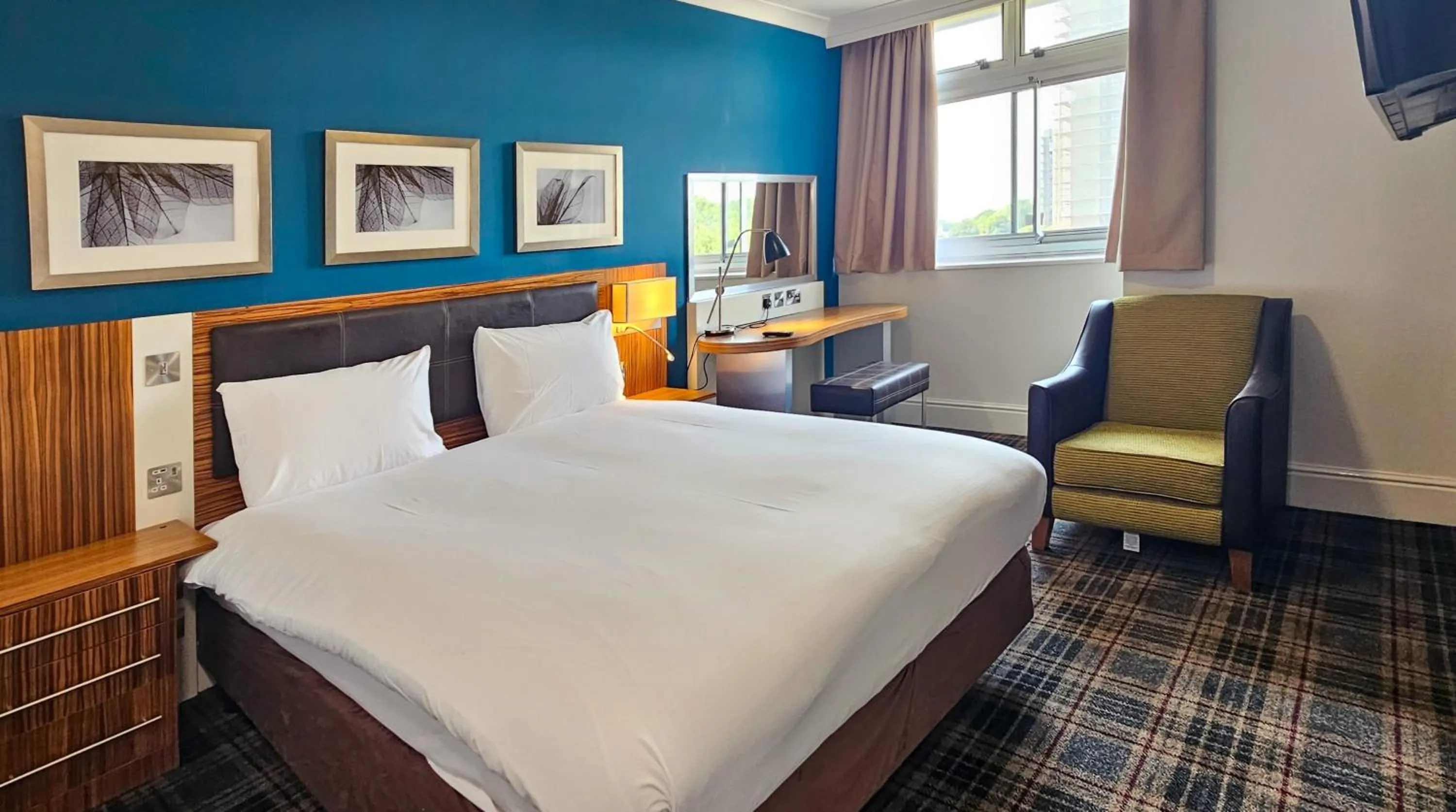 Bed in Hampstead Britannia