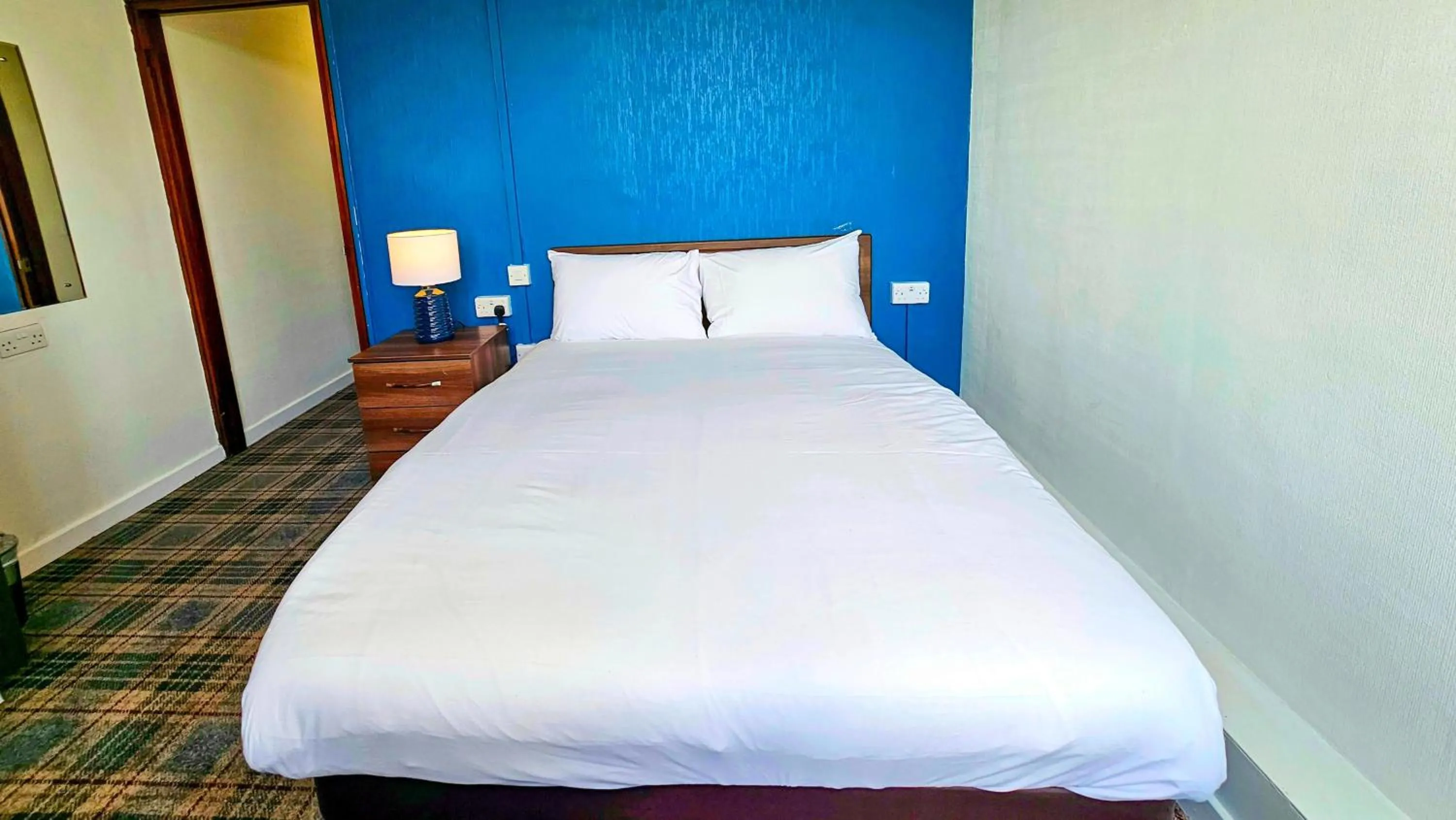 Bed in Hampstead Britannia