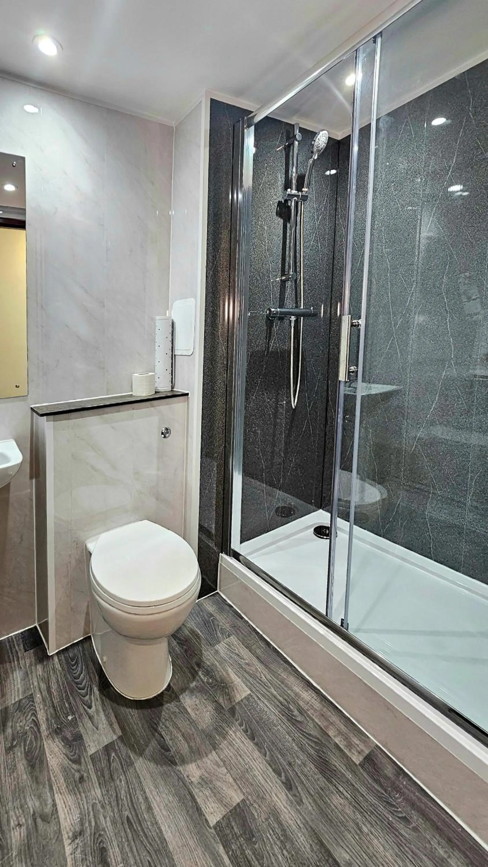 Shower in Hampstead Britannia