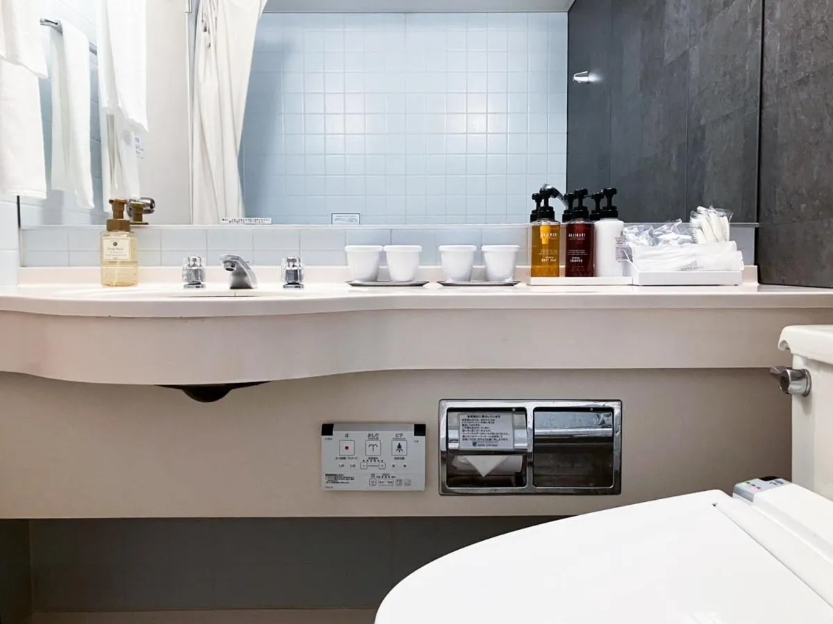 Bathroom, Bed in HOTEL LiVEMAX BUDGET Kobe