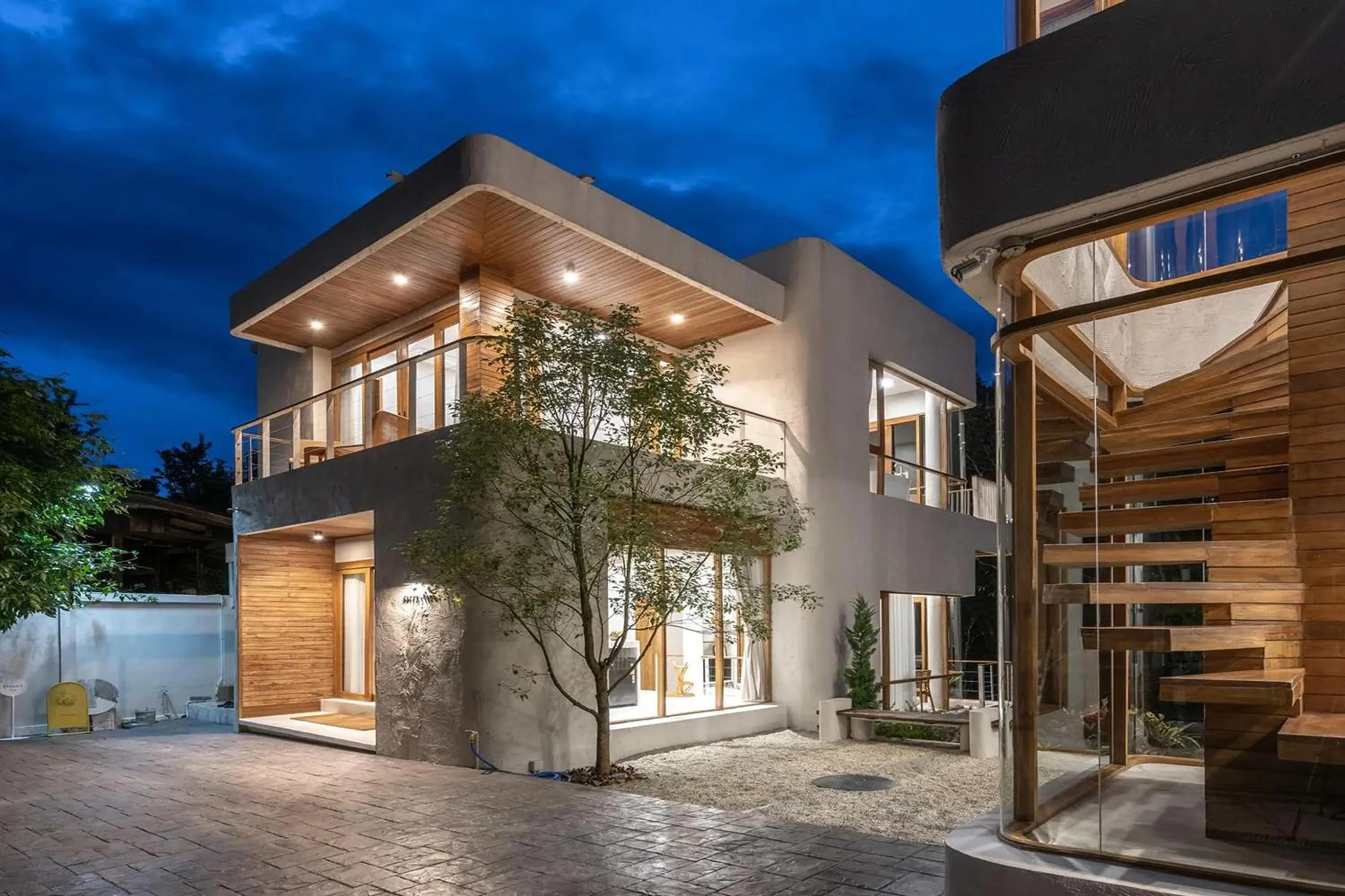 Property building in Taryn Tara Cafe and Stay