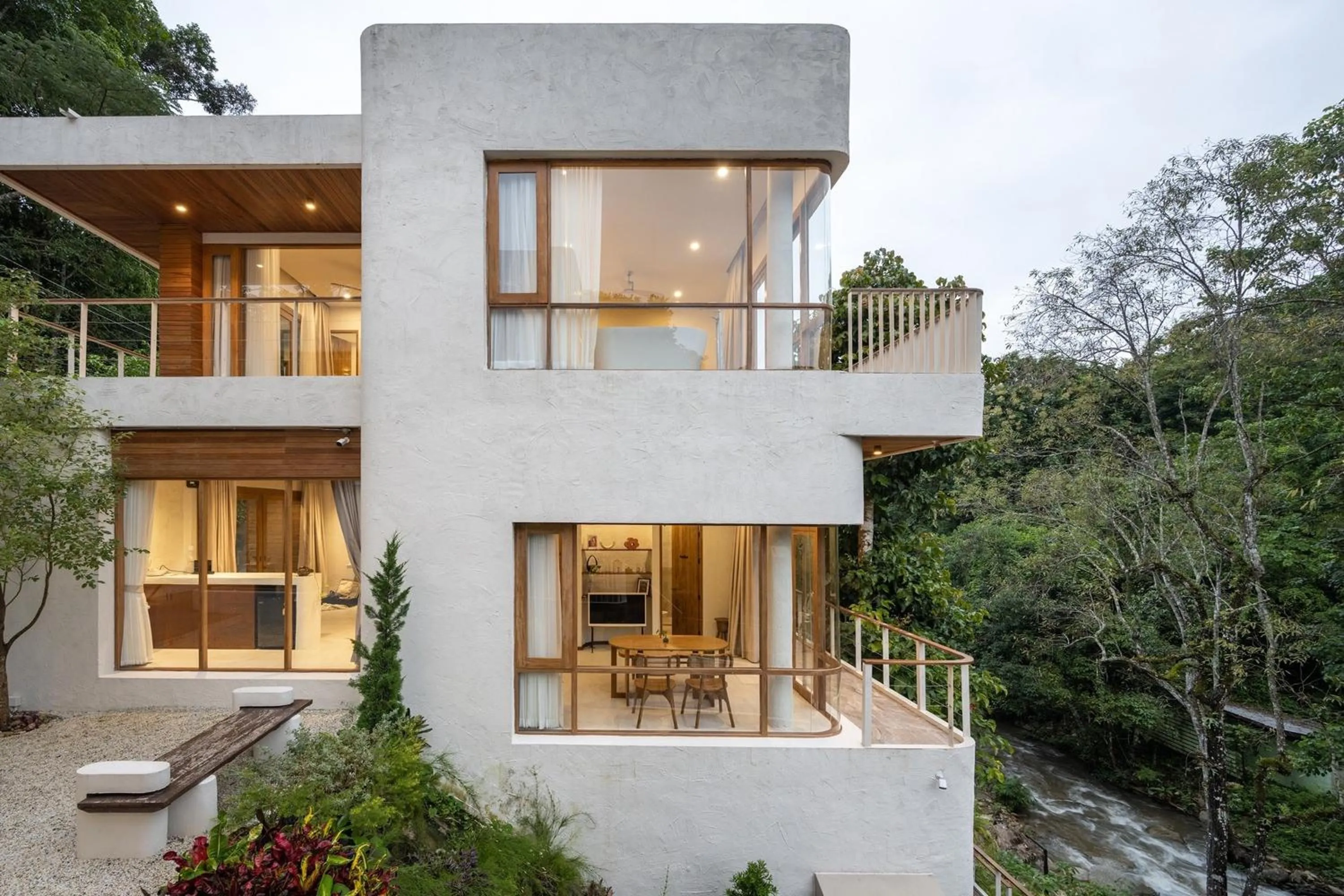 Property building in Taryn Tara Cafe and Stay