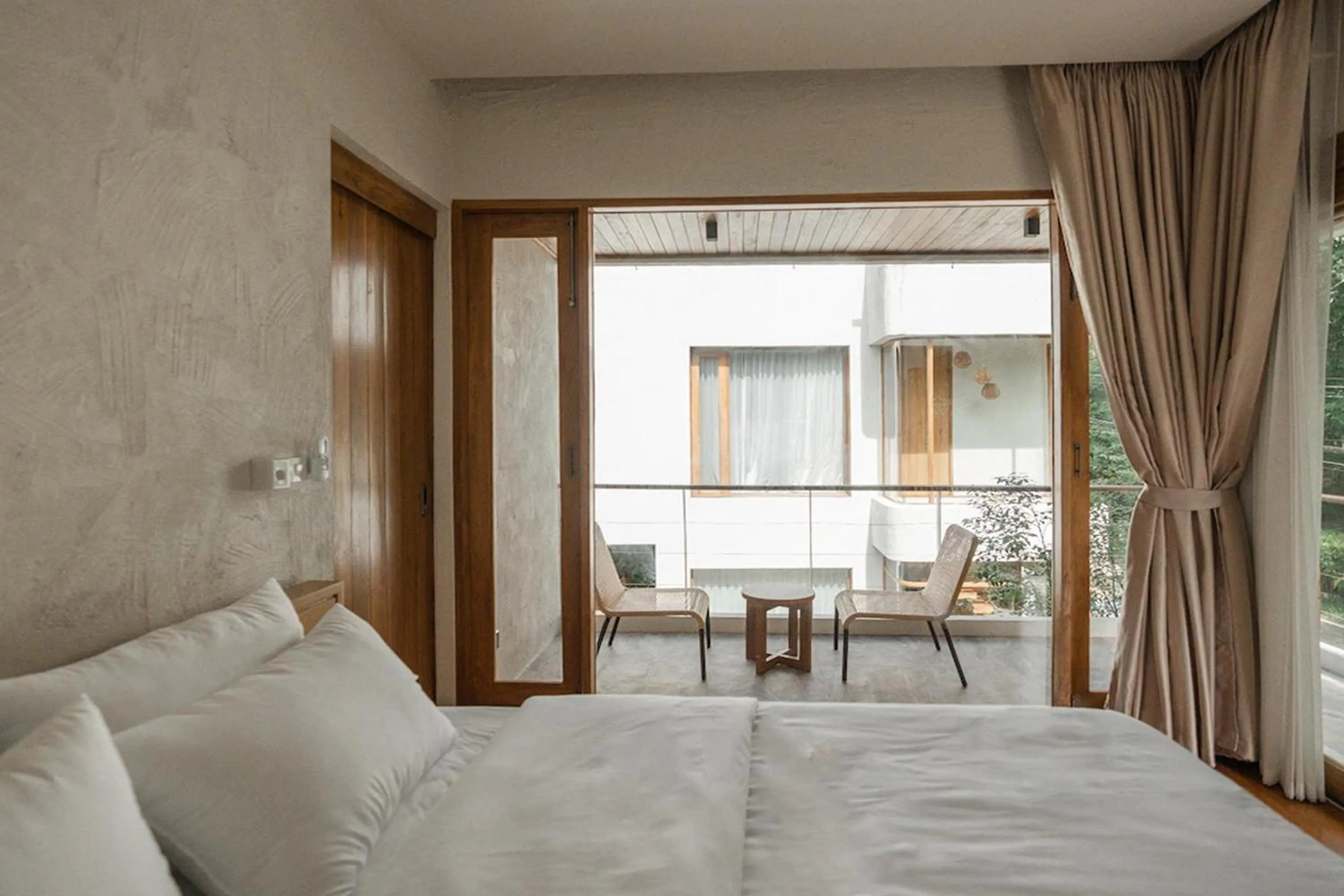 Bed in Taryn Tara Cafe and Stay