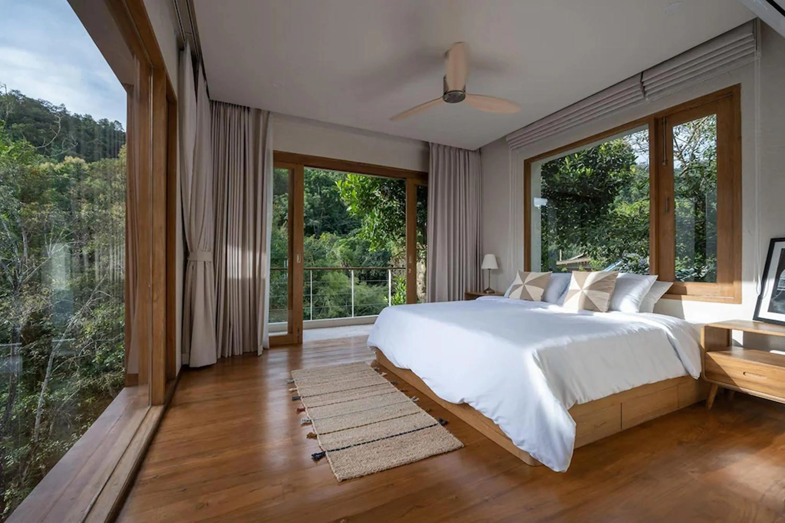 Bed in Taryn Tara Cafe and Stay