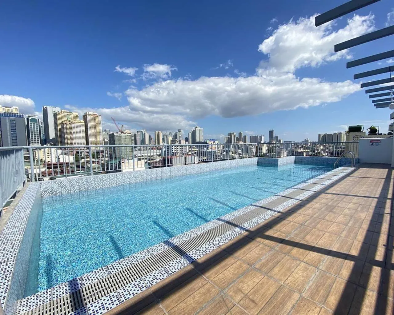 Swimming pool in Dian SUITES 1