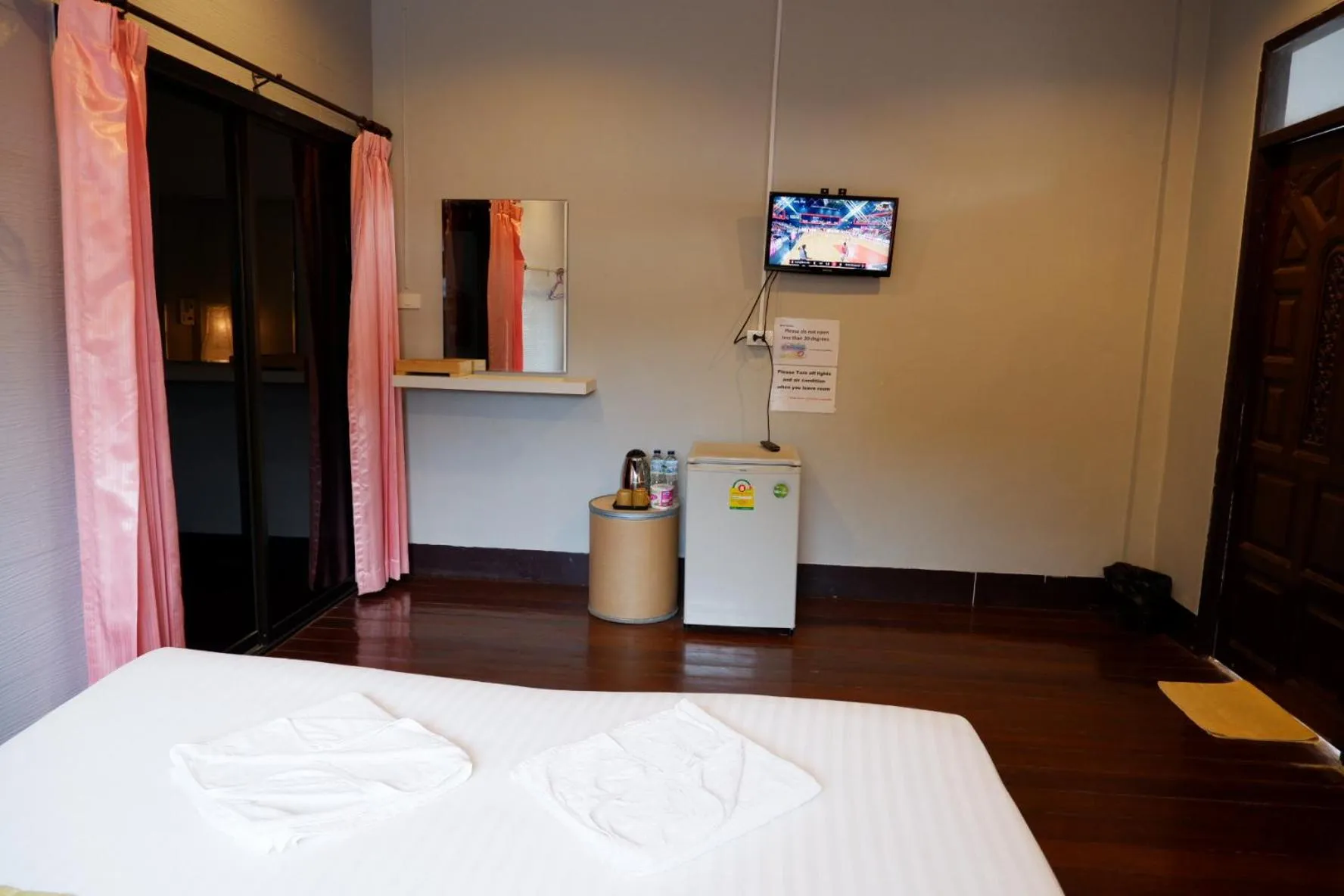 Bed in Marina hut guest house