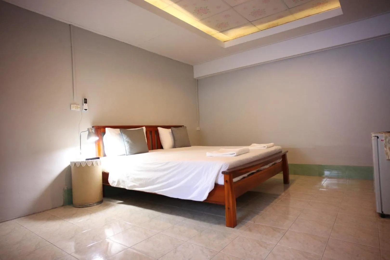 Bed in Marina hut guest house