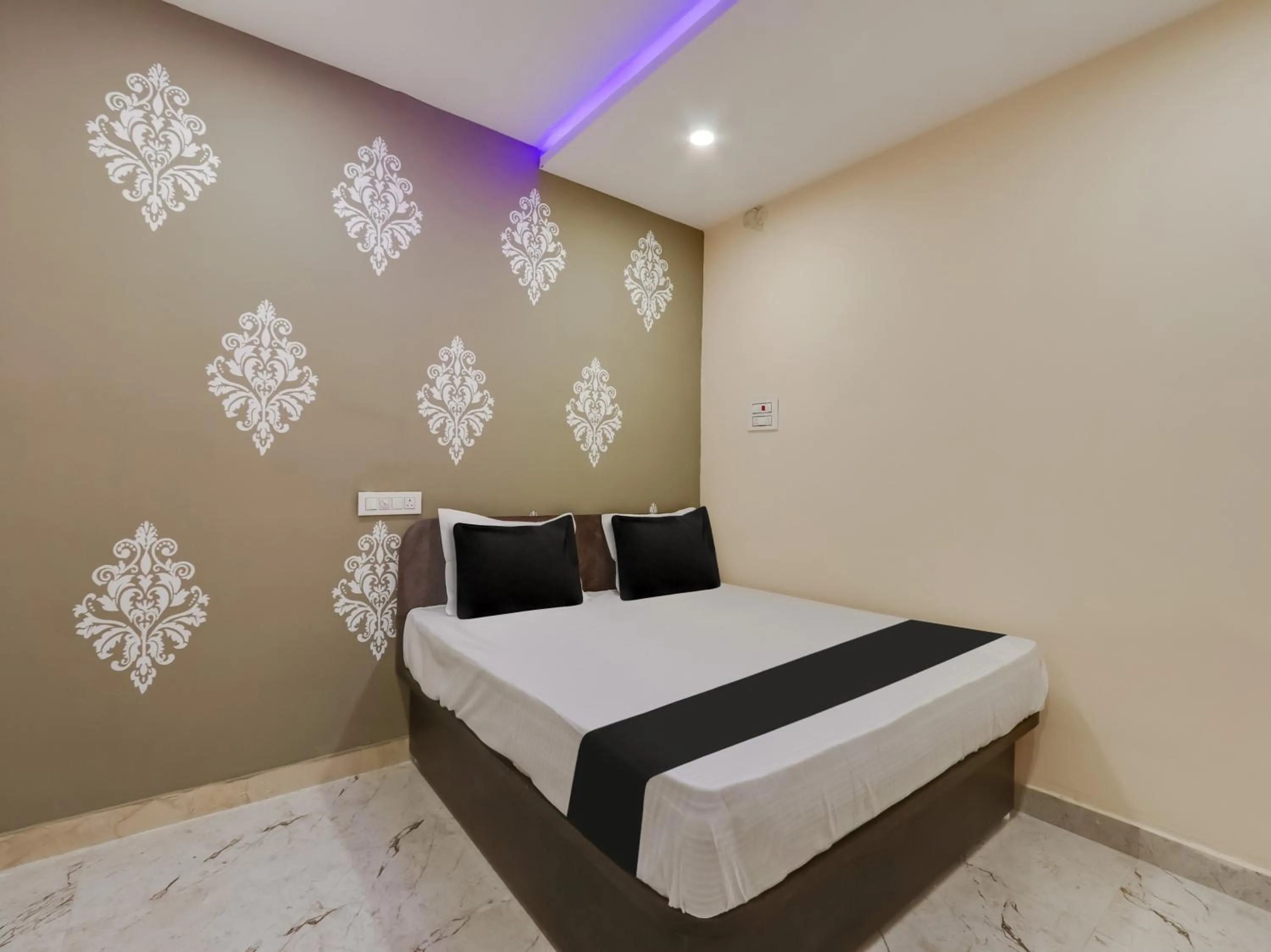 Bedroom, Bed in Hotel O BSS INNS