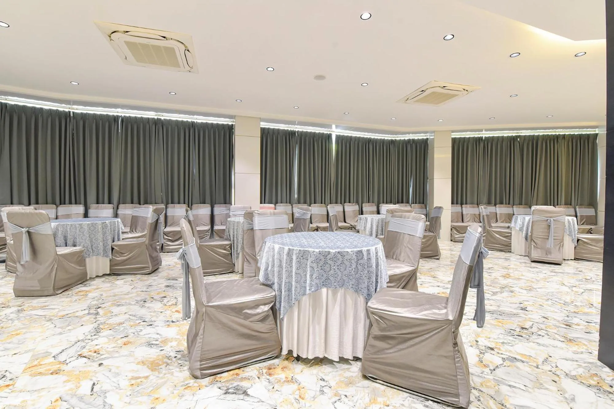 Banquet/Function facilities in FabHotel Prime The Grey Circle