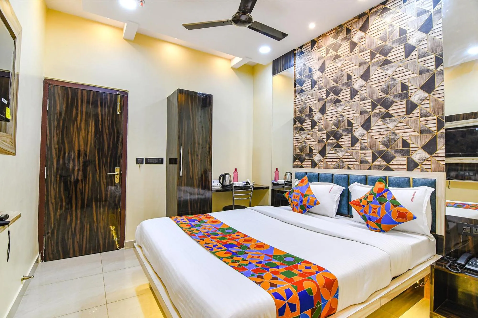 Bed in FabHotel Royal Park Inn - Nr Eden Garden Stadium