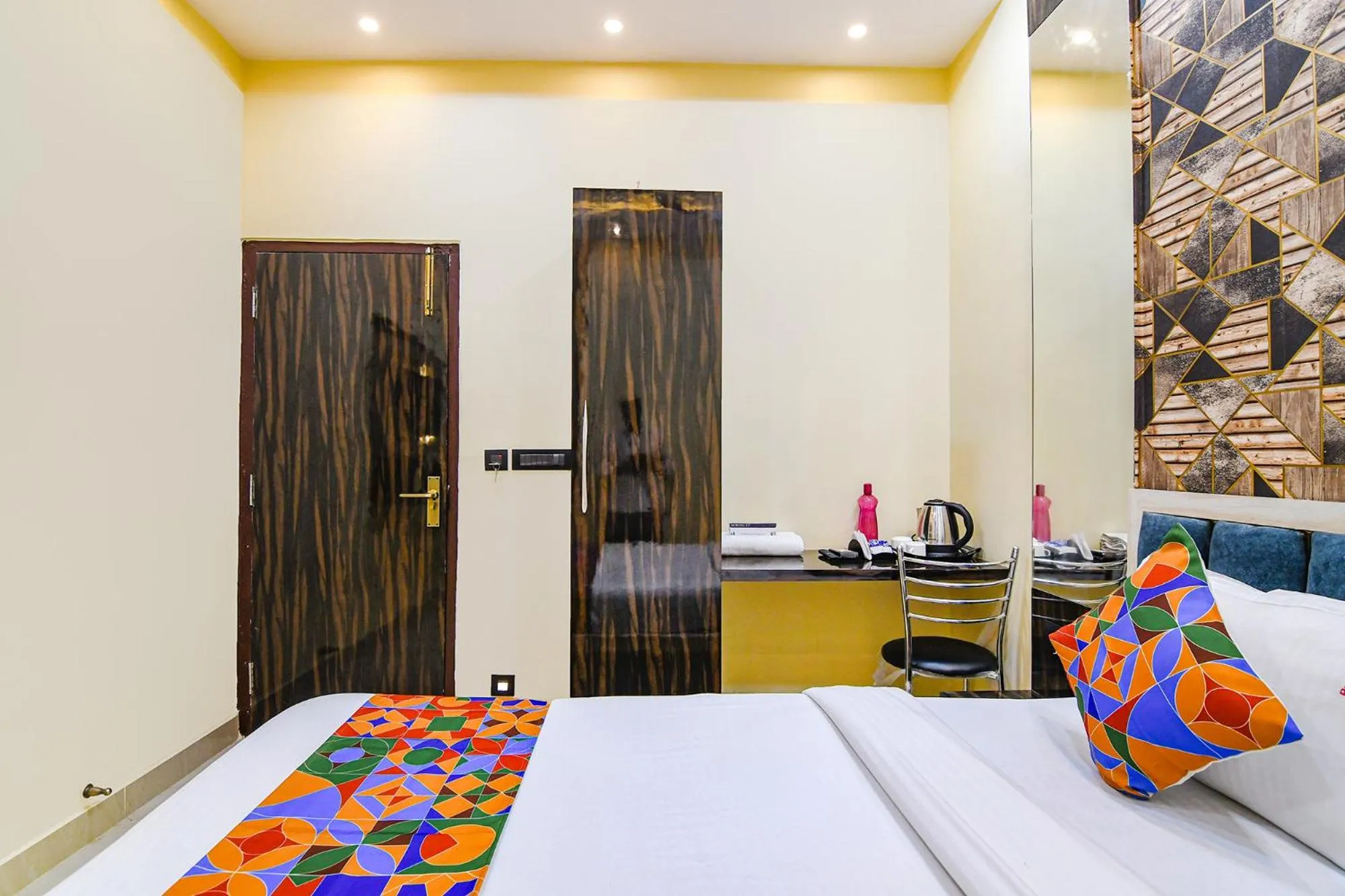 Bed in FabHotel Royal Park Inn - Nr Eden Garden Stadium