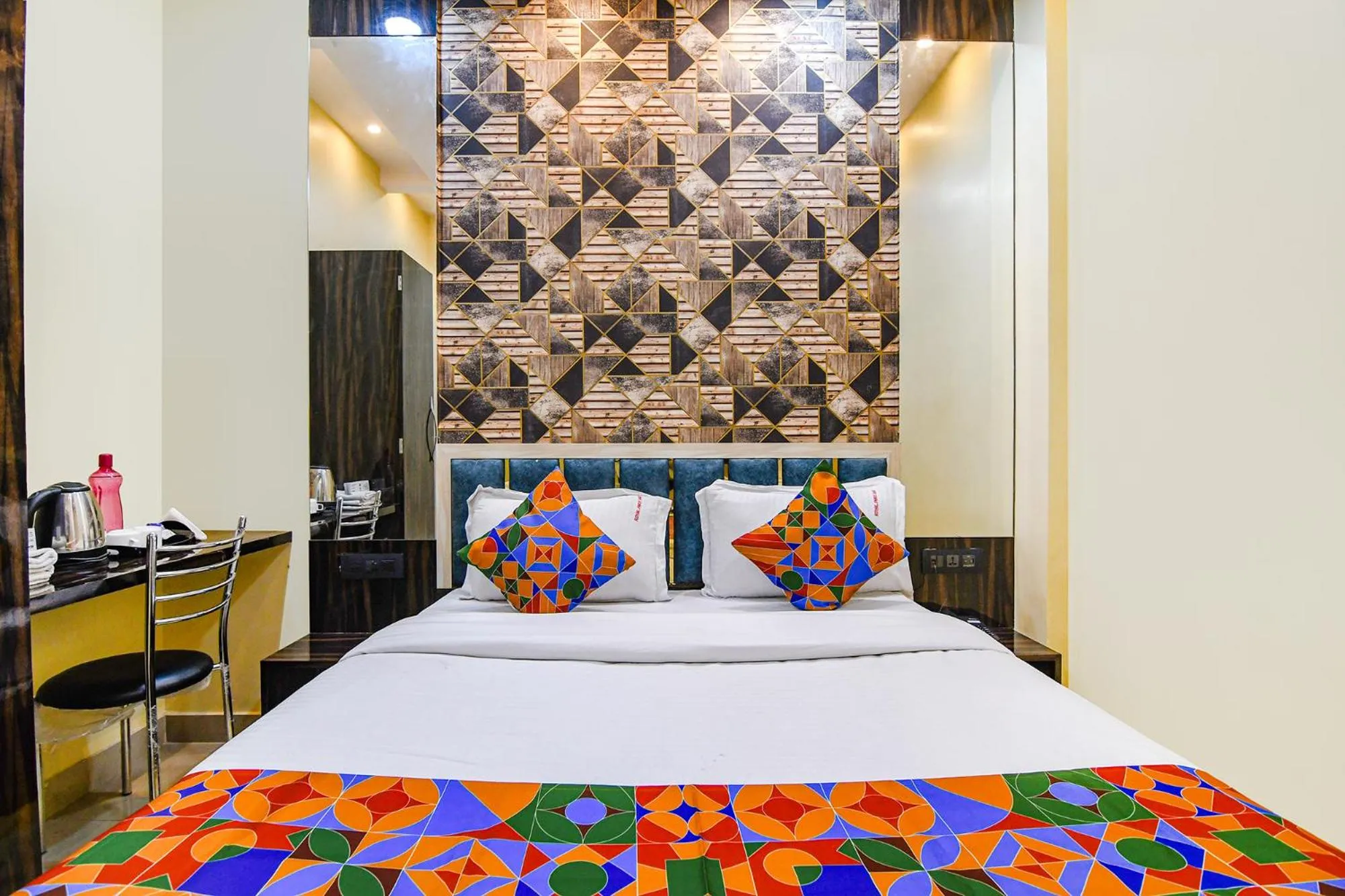 Bed in FabHotel Royal Park Inn - Nr Eden Garden Stadium