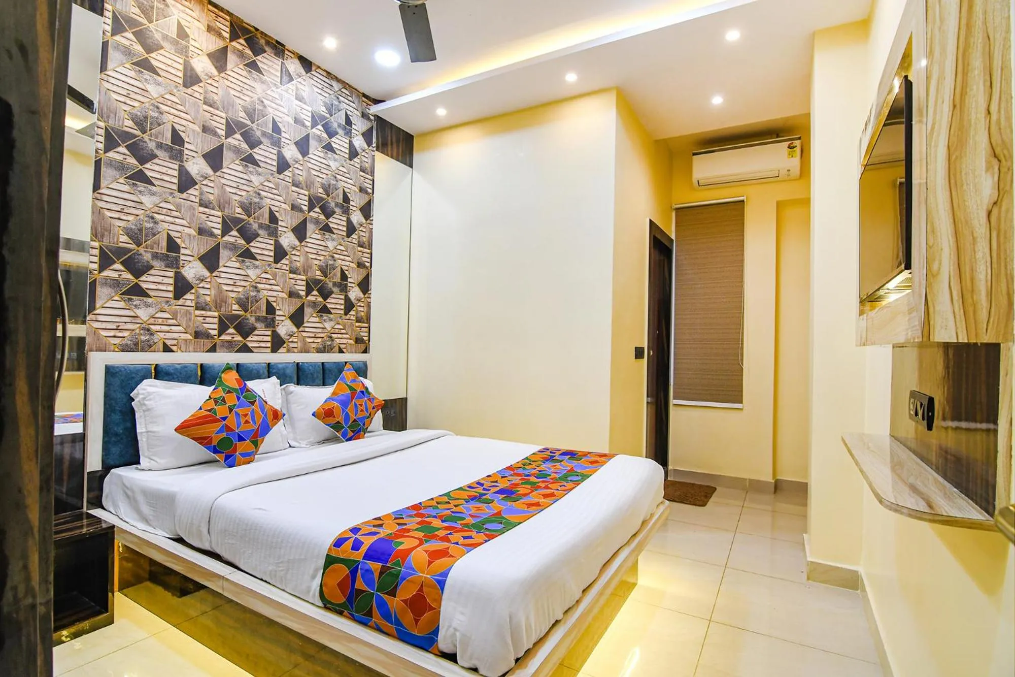 Bed in FabHotel Royal Park Inn - Nr Eden Garden Stadium