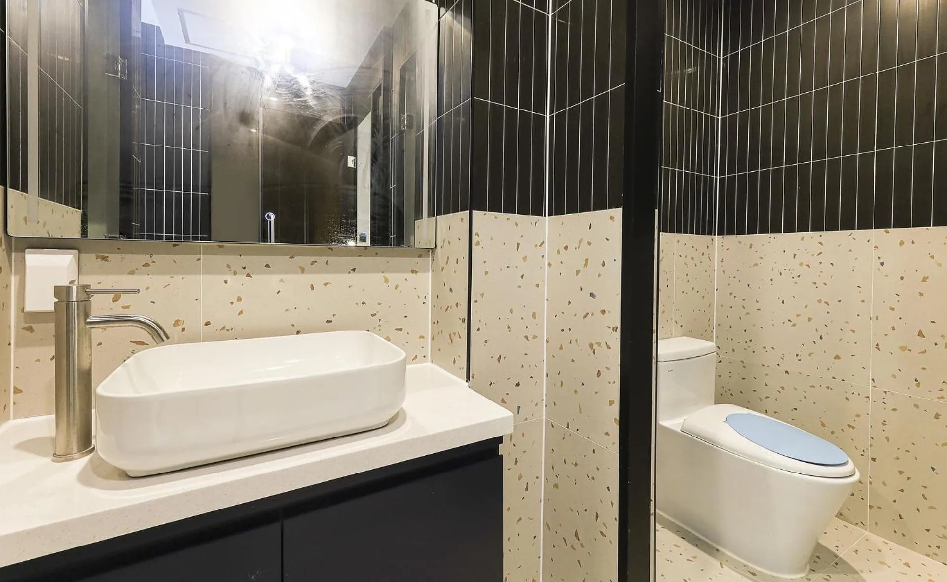 Toilet in Doan Pool villa & Kids Hotel