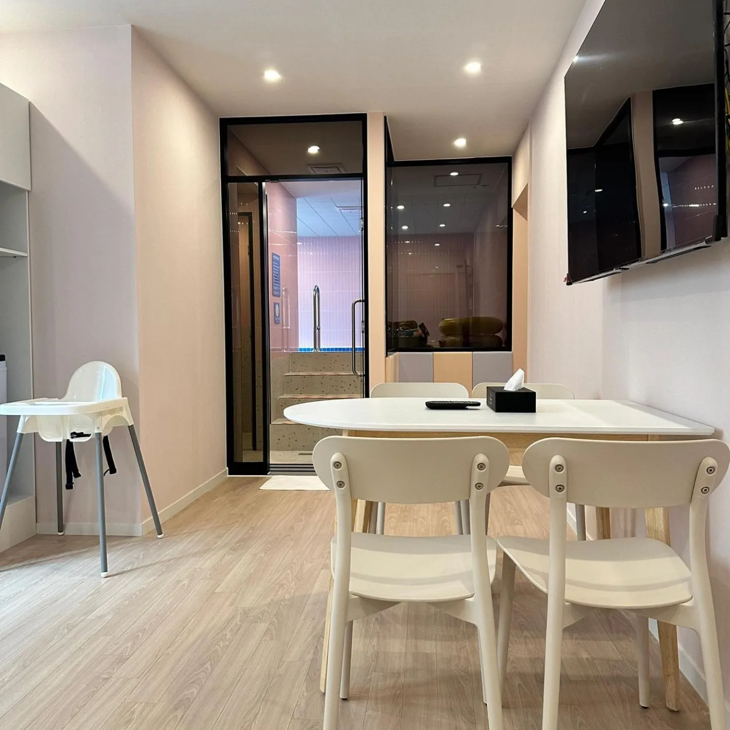 Dining area in Doan Pool villa & Kids Hotel