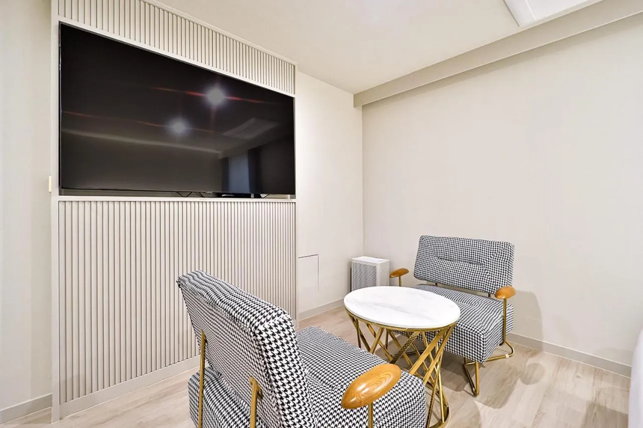 Seating area in Denbasta Hotel Daeyeon