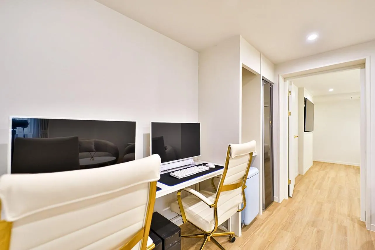 Evening entertainment in Denbasta Hotel Daeyeon