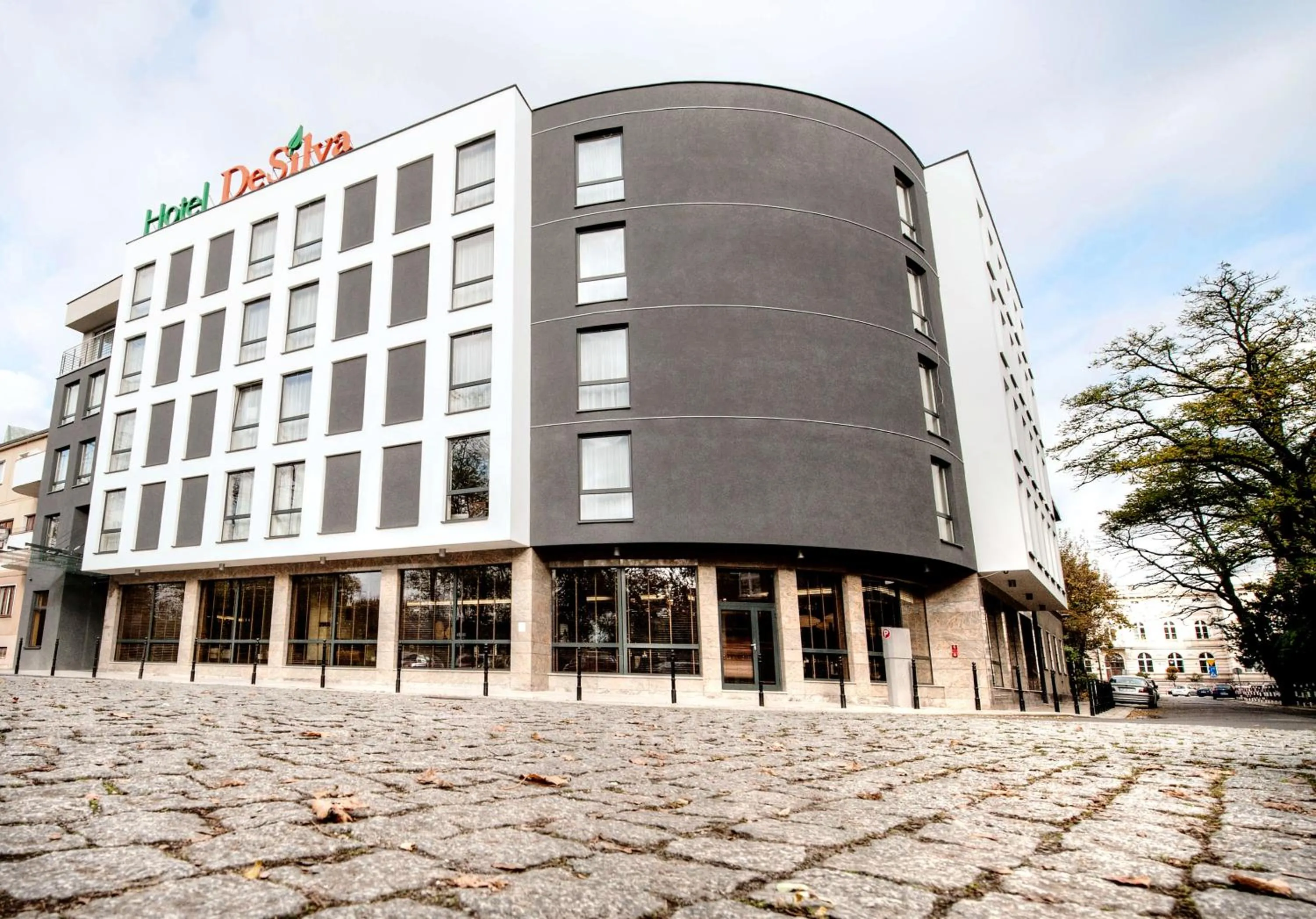 Facade/entrance in Hotel DeSilva Premium Opole