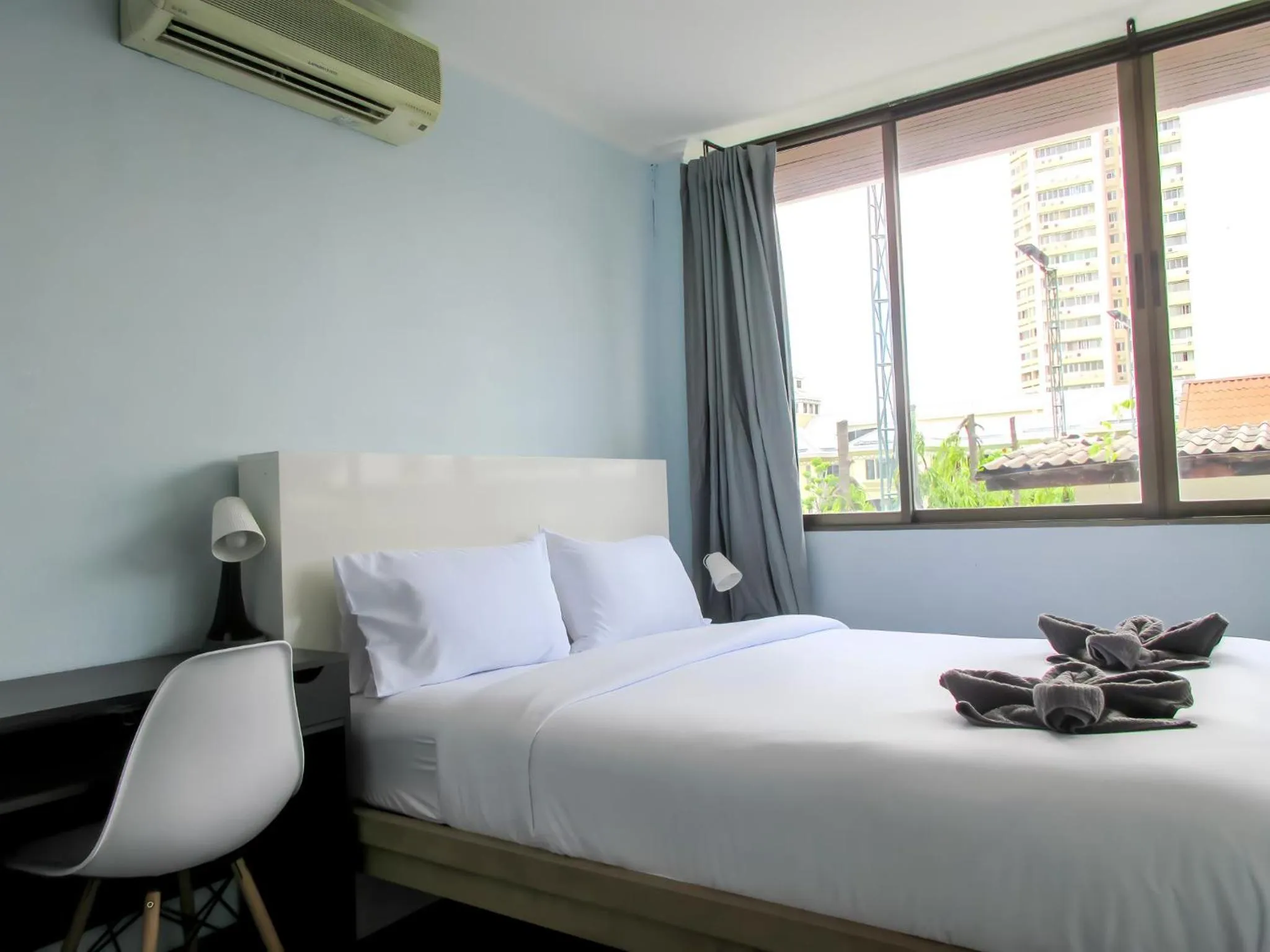 Bed in 420 Hostel - Ekkamai Buds & Beds