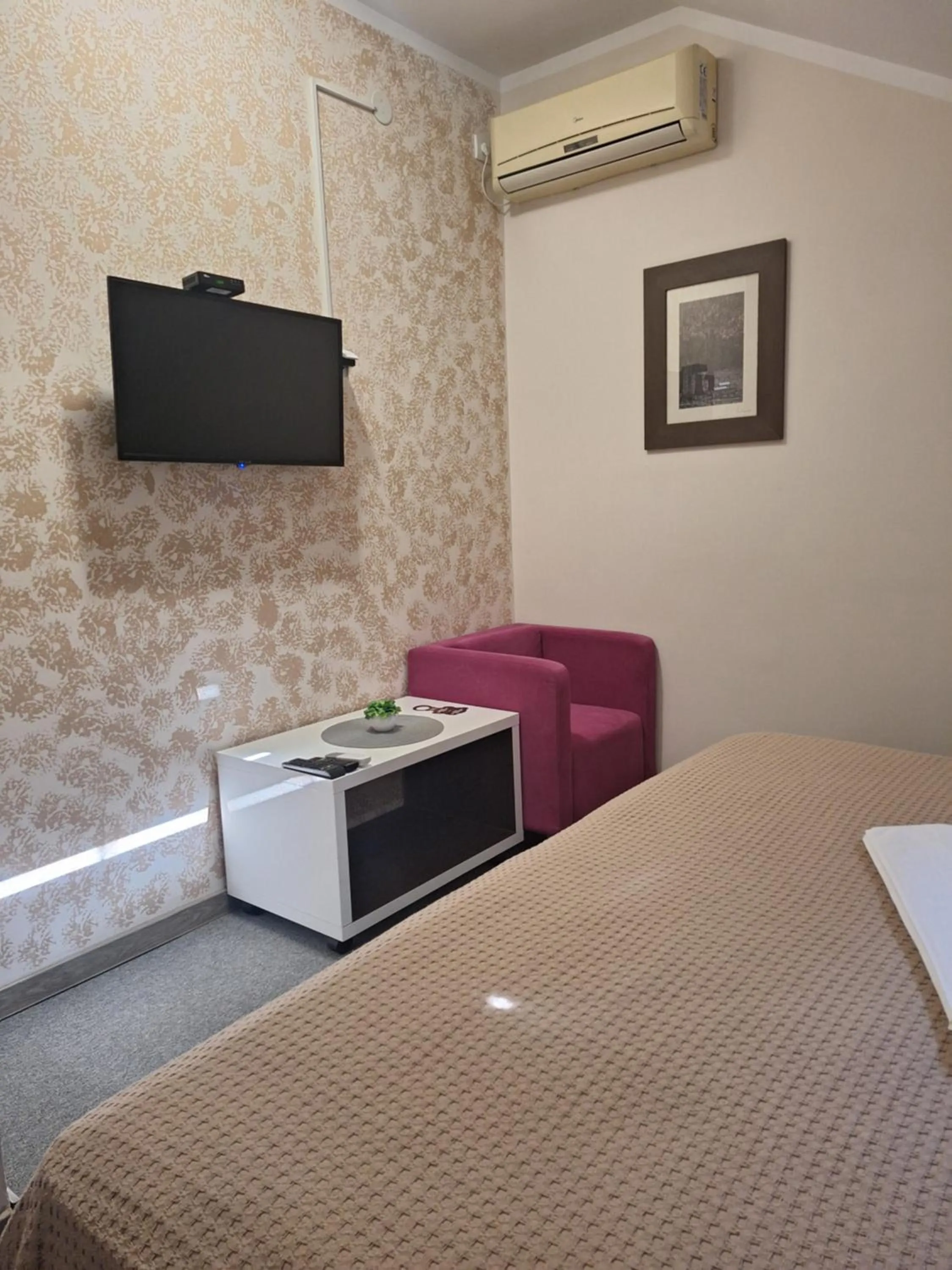 Bed in Garni Hotel Ema