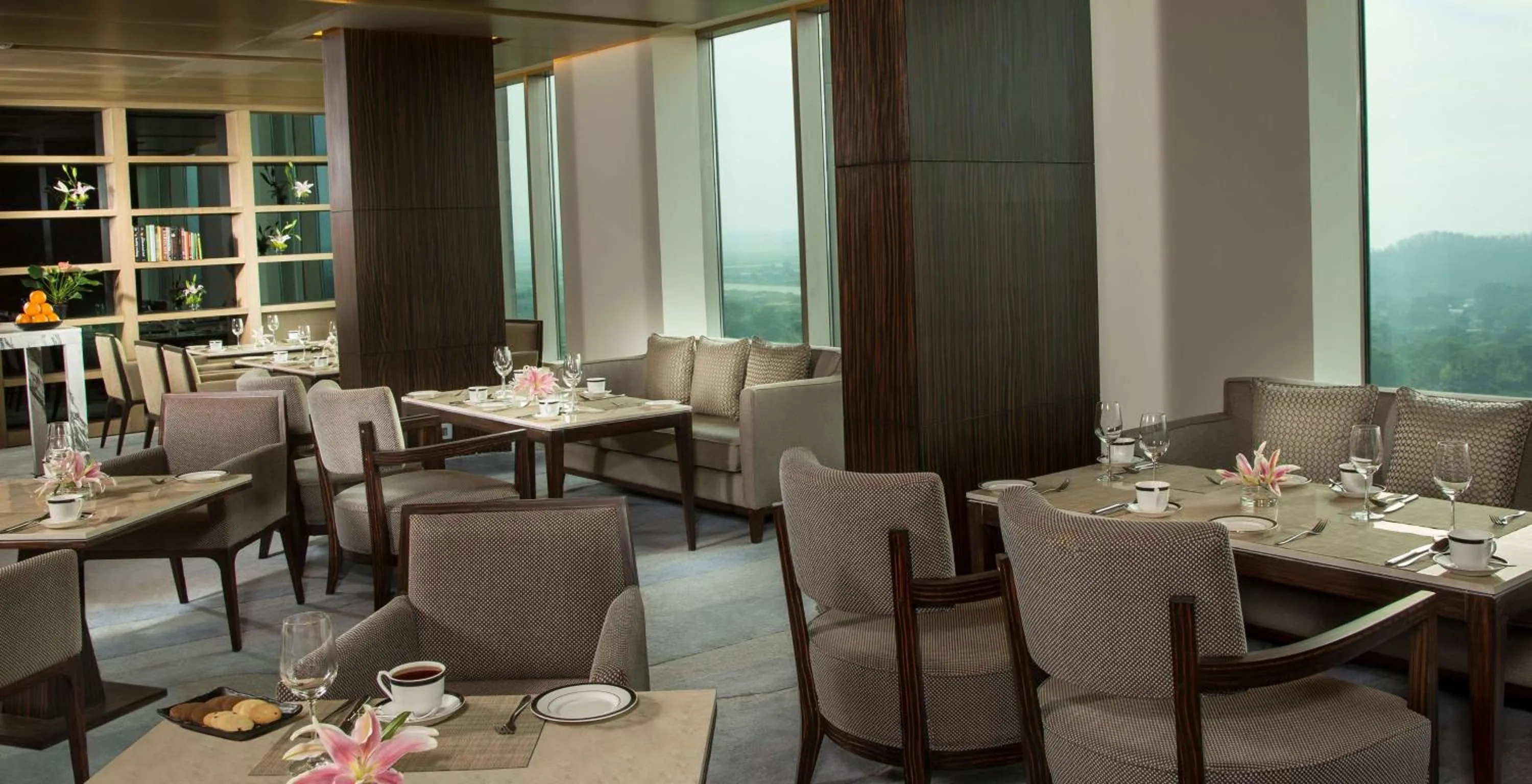 Lounge or bar in Radisson Blu Hotel Guwahati