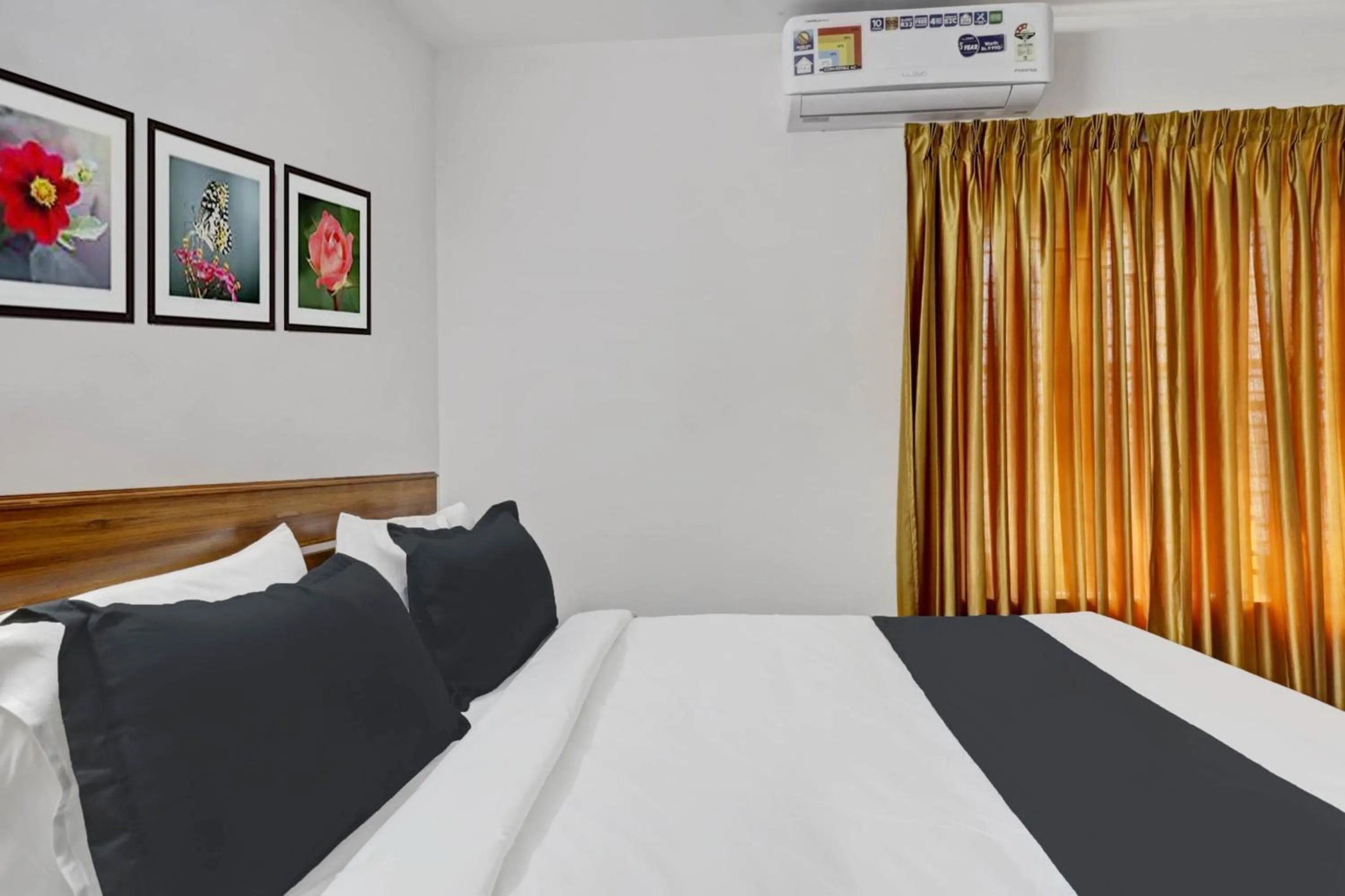 Bedroom, Bed in Super Hotel O Anayara Near Lulu Mall formerly Timber Residency