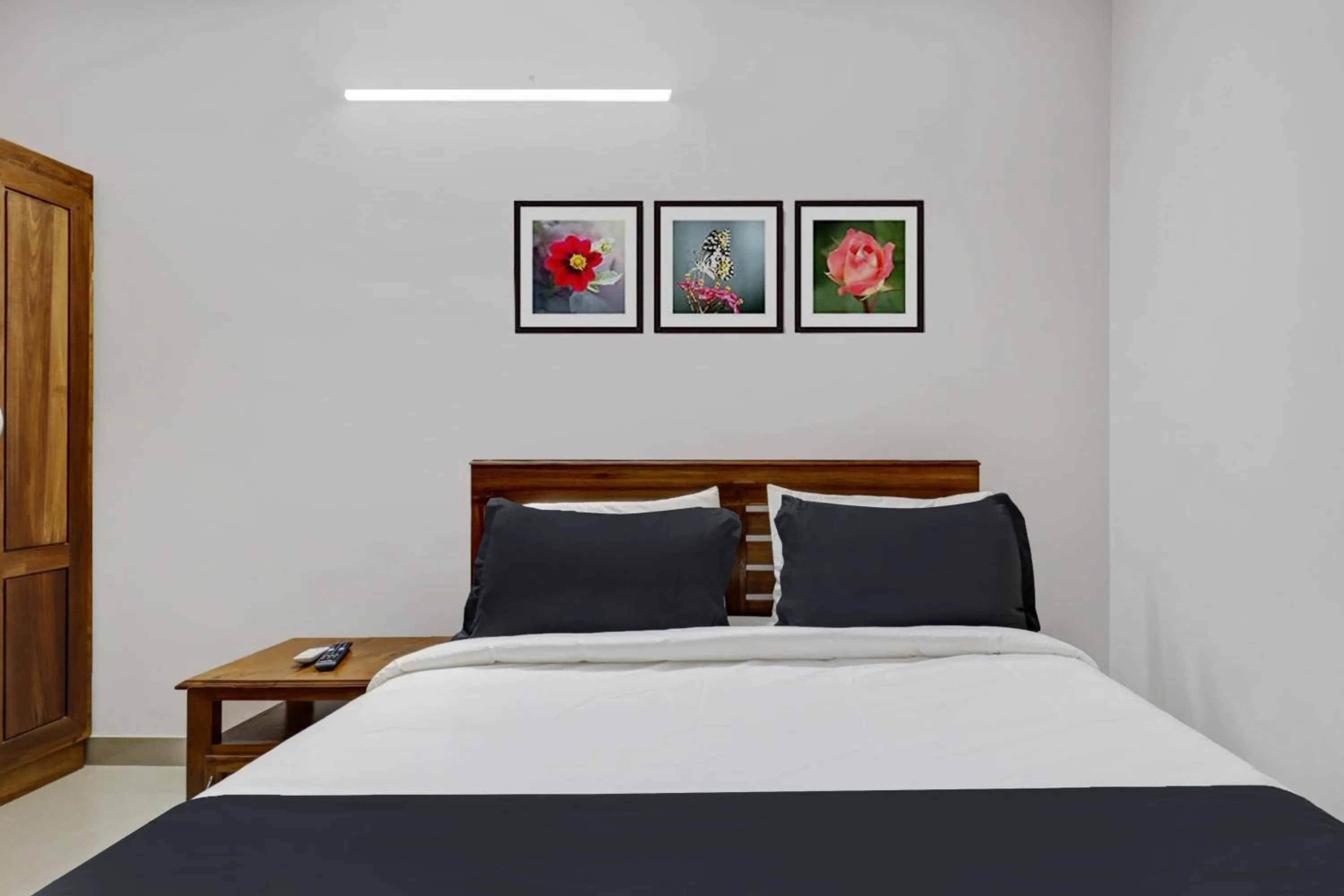 Bedroom, Bed in Super Hotel O Anayara Near Lulu Mall formerly Timber Residency