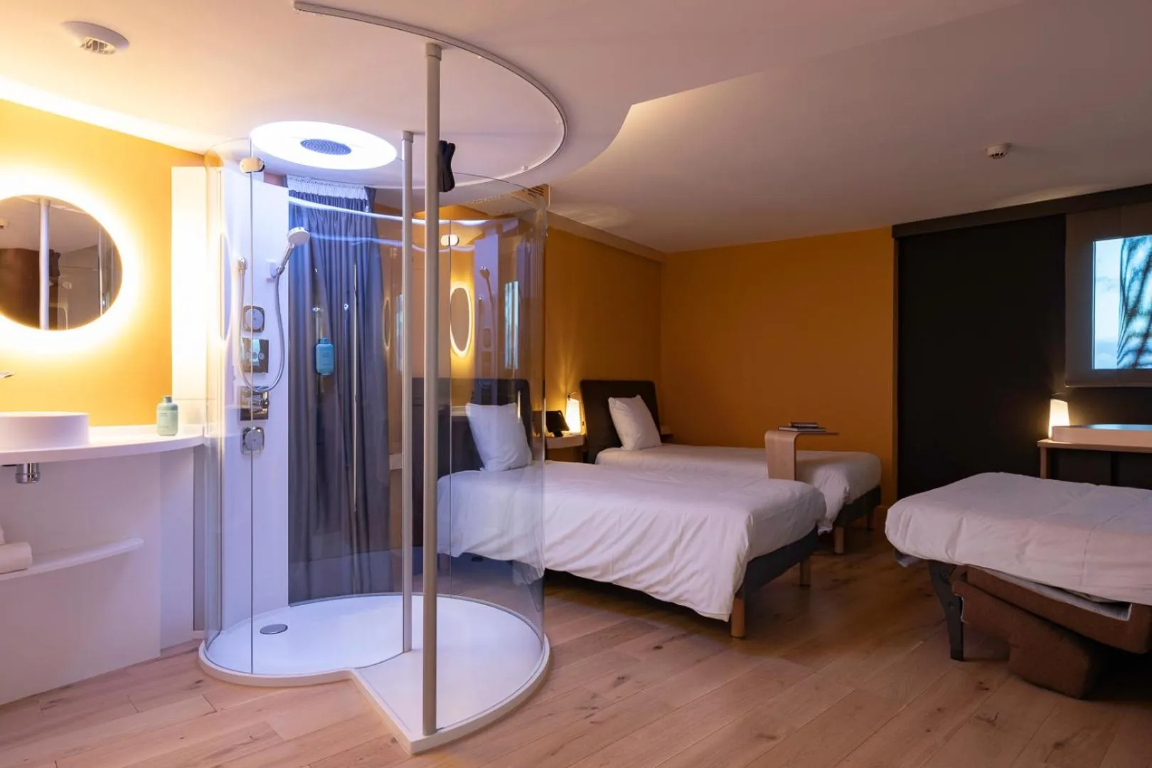 Shower, Bed in Nomad Hotel Dijon