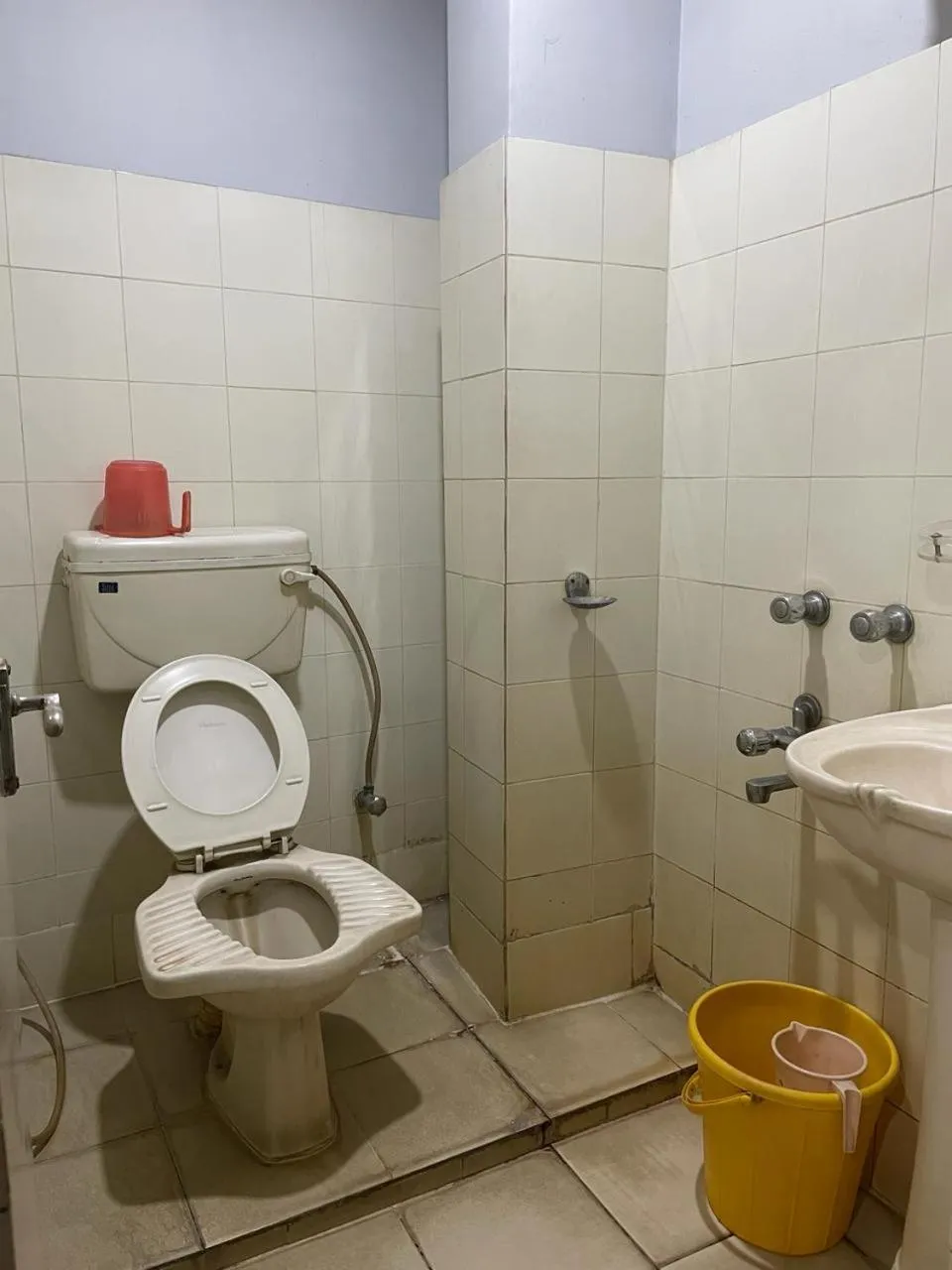 Toilet in Starline Hotel