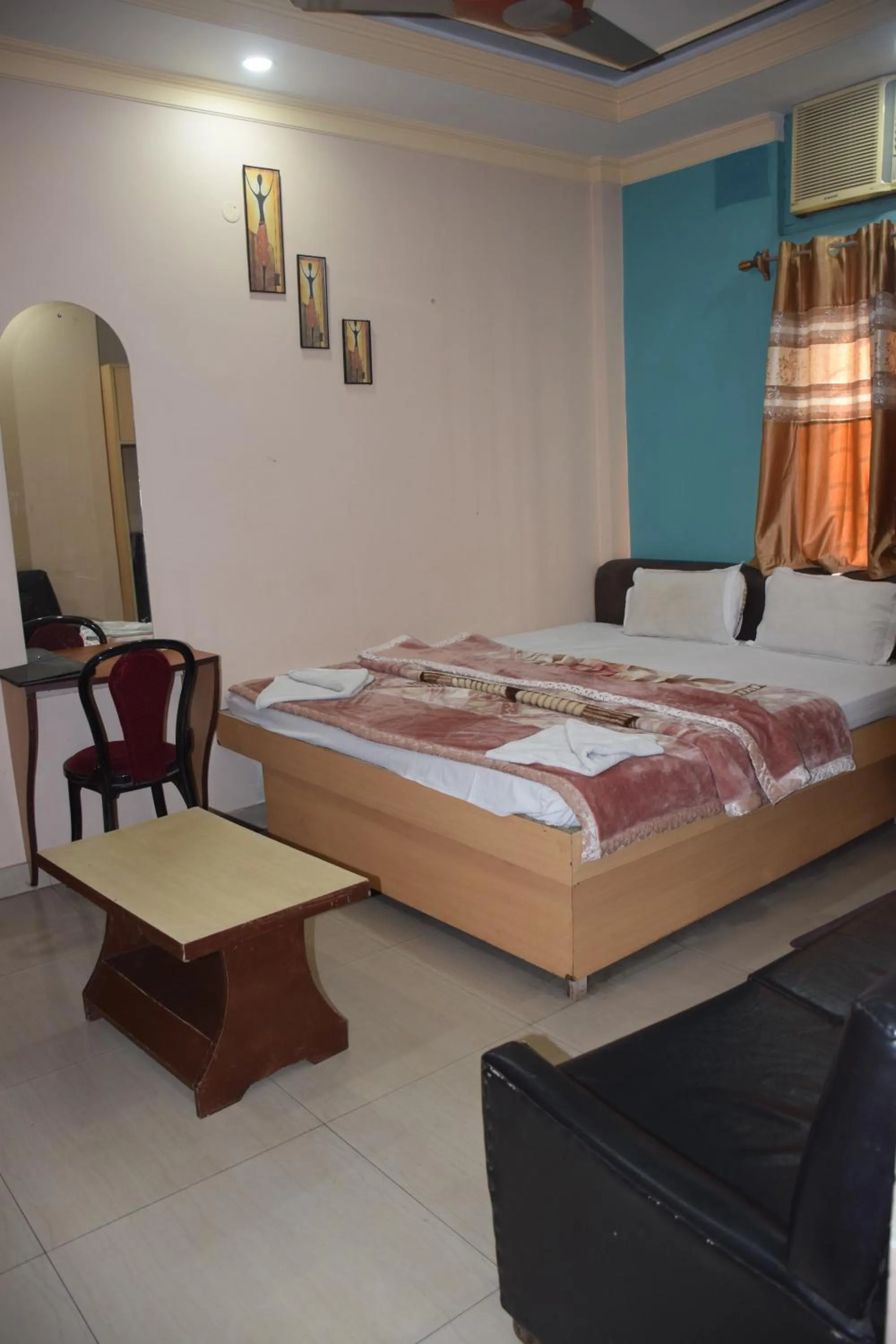 Bedroom, Bed in Starline Hotel